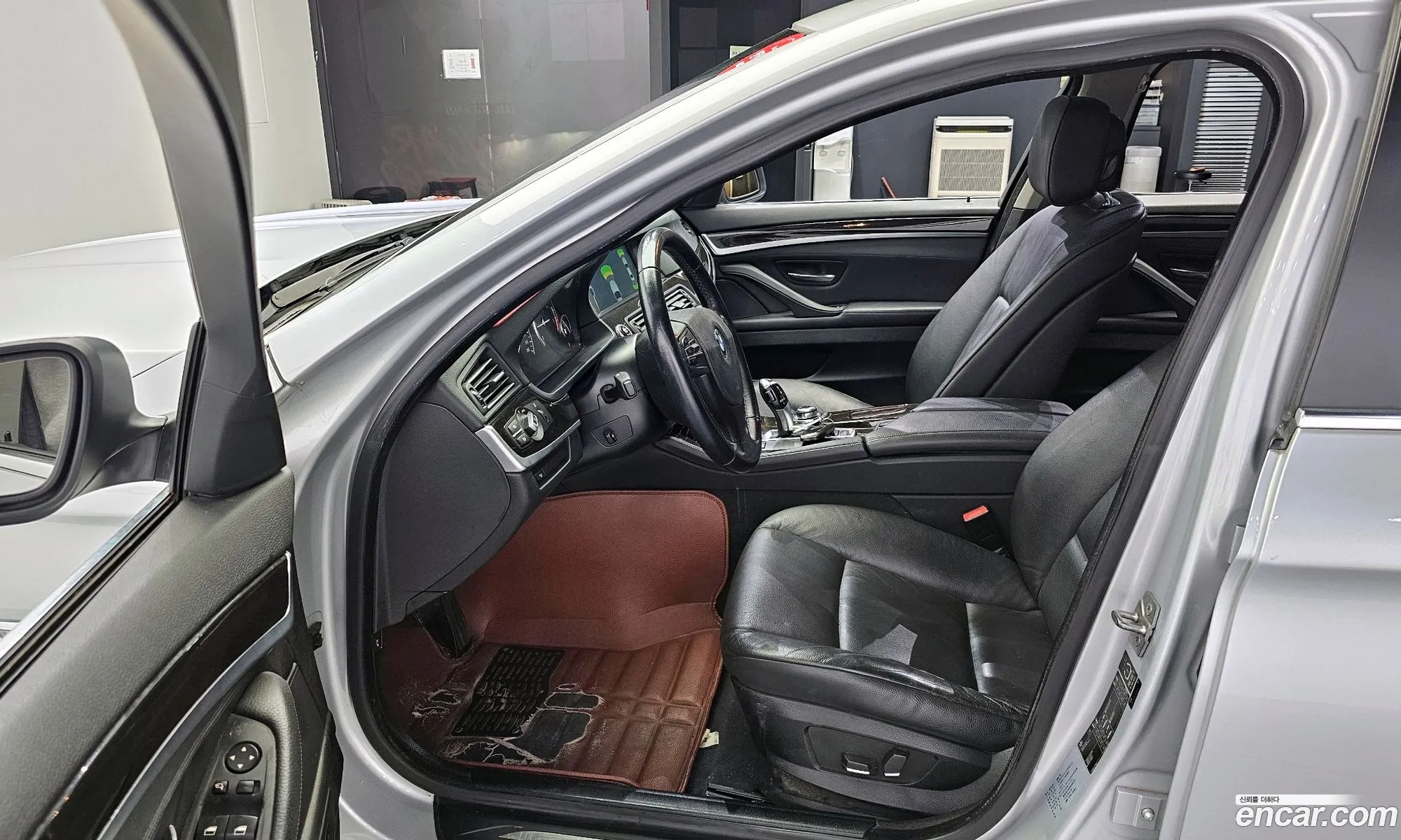 BMW 5 Series 2011 — 17