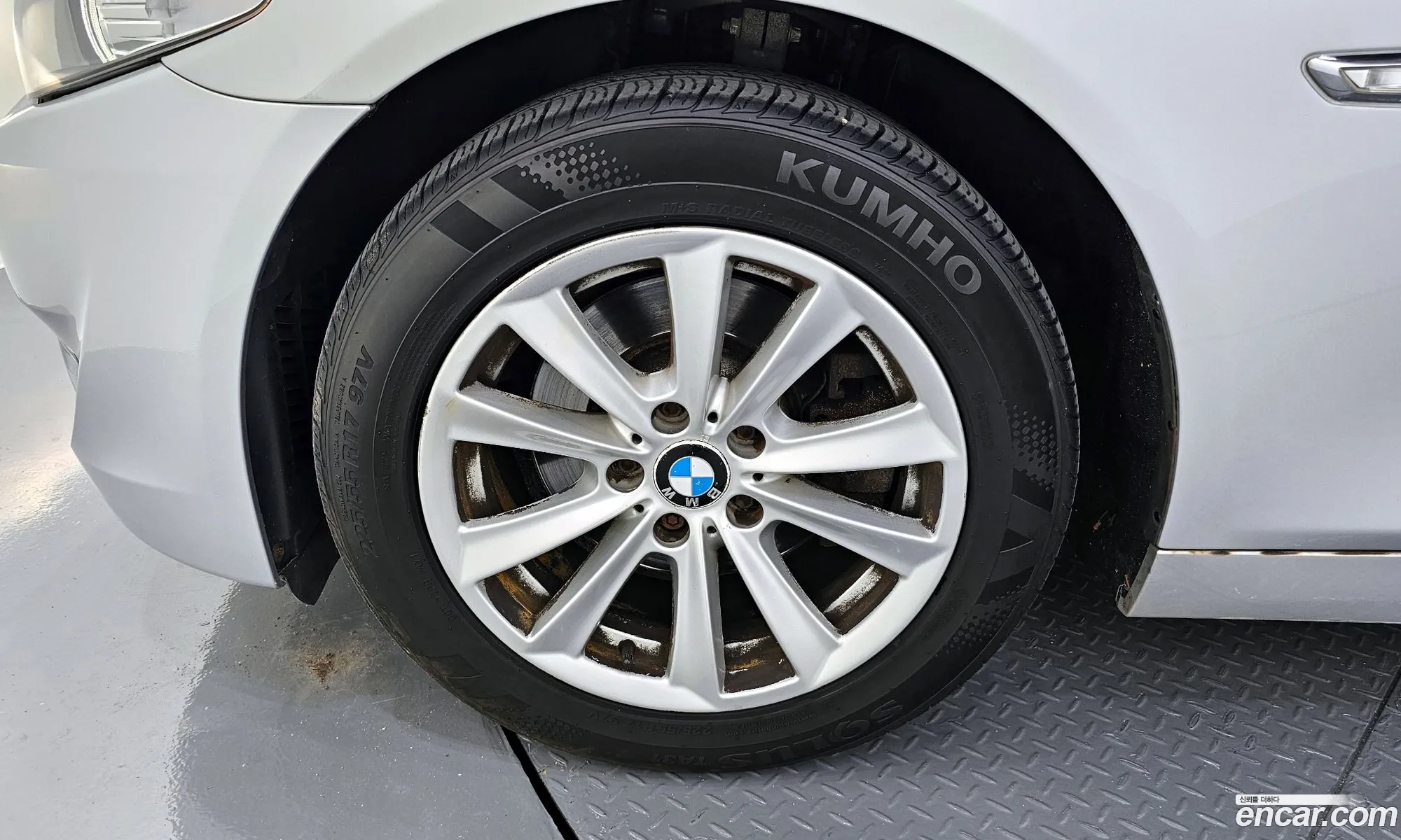 BMW 5 Series 2011 — 12
