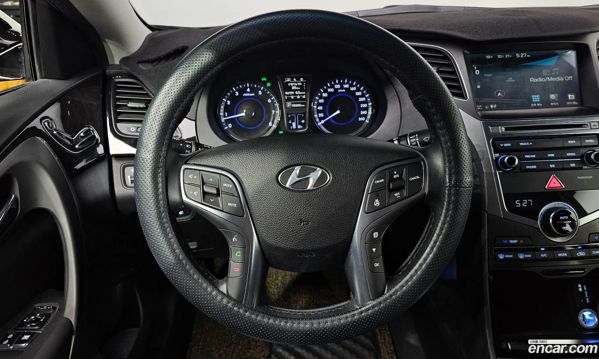 Hyundai Grandeur HG 2016 — 19