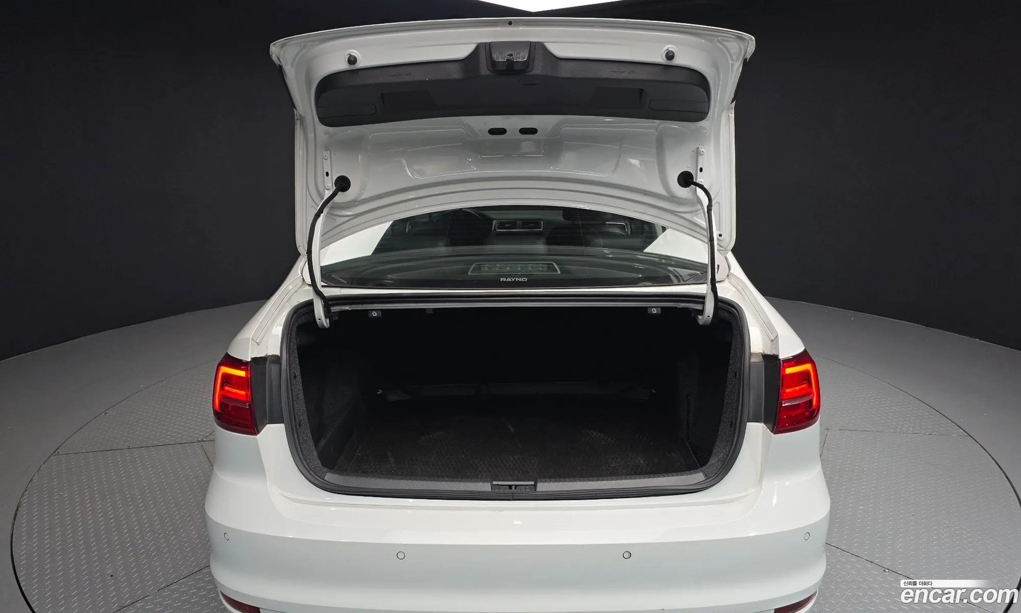 Volkswagen Jetta 2015 — 17
