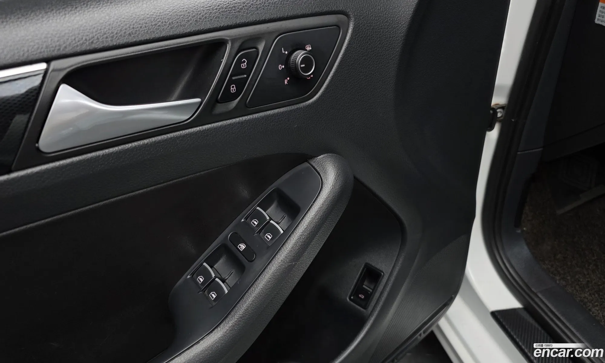 Volkswagen Jetta 2015 — 12