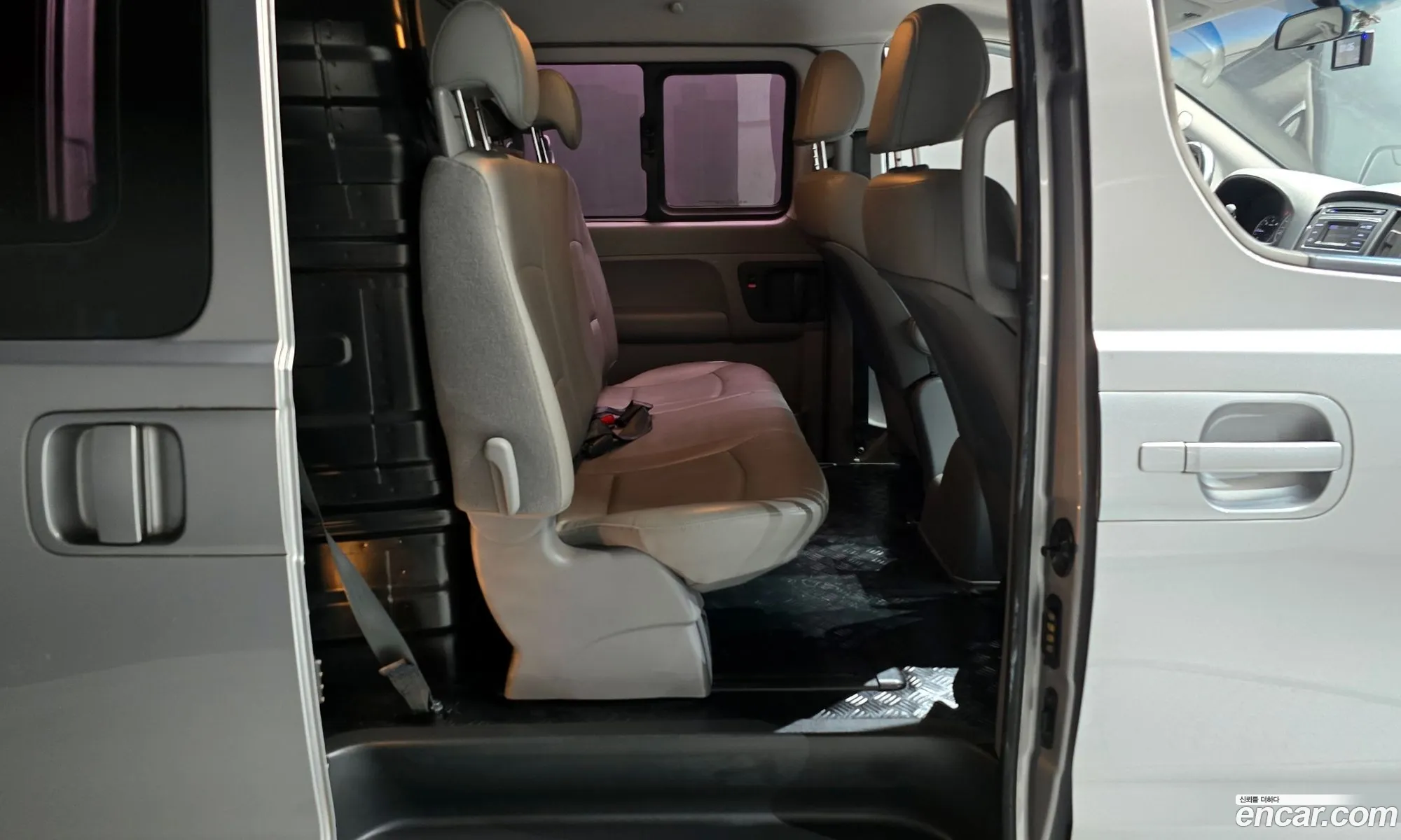 Hyundai Grand Starex 2017 — 17