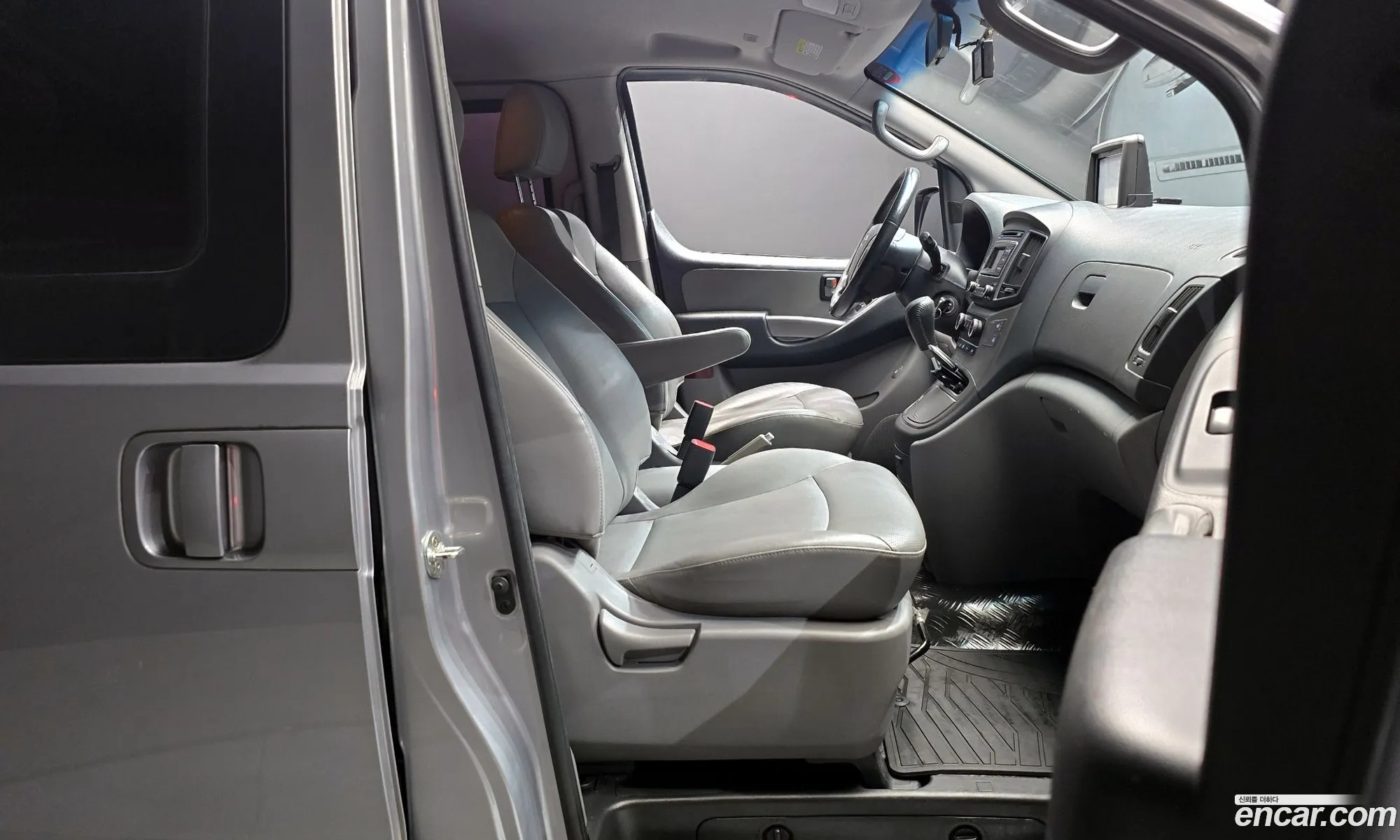 Hyundai Grand Starex 2017 — 18