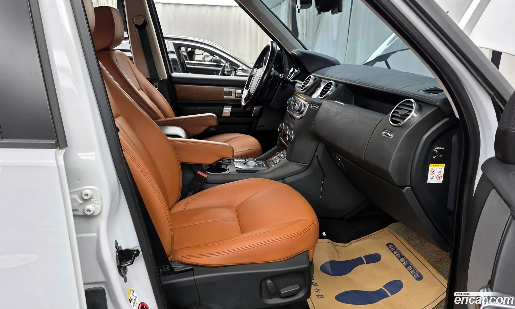 Land Rover Discovery 4 2016 SALLAAAG6GA843330 — 2