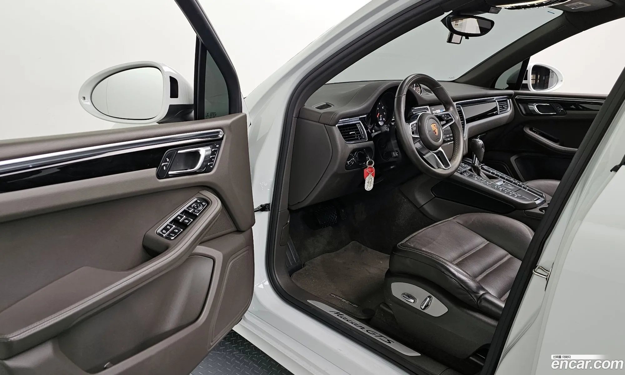 Porsche Macan 2018 WP1AG2953JLB63475 — 18