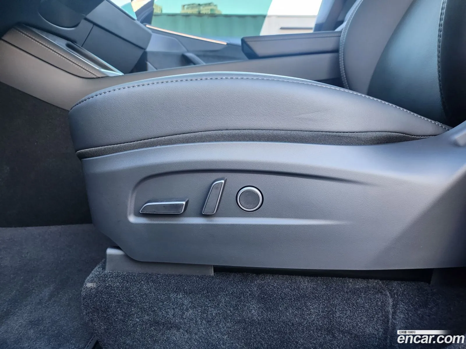 Tesla Model Y 2025 — 3