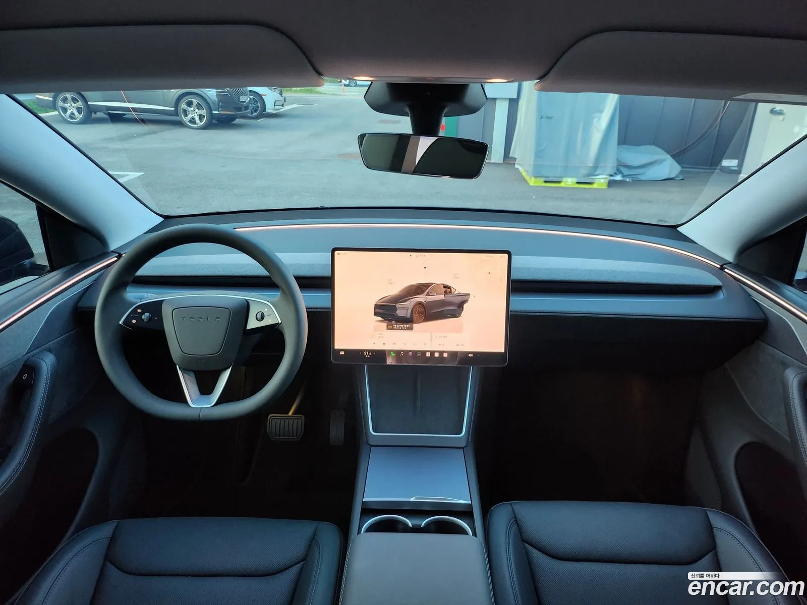 Tesla Model Y 2025 — 17