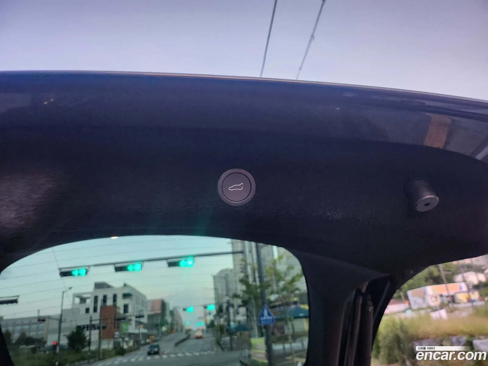 Tesla Model Y 2025 — 10