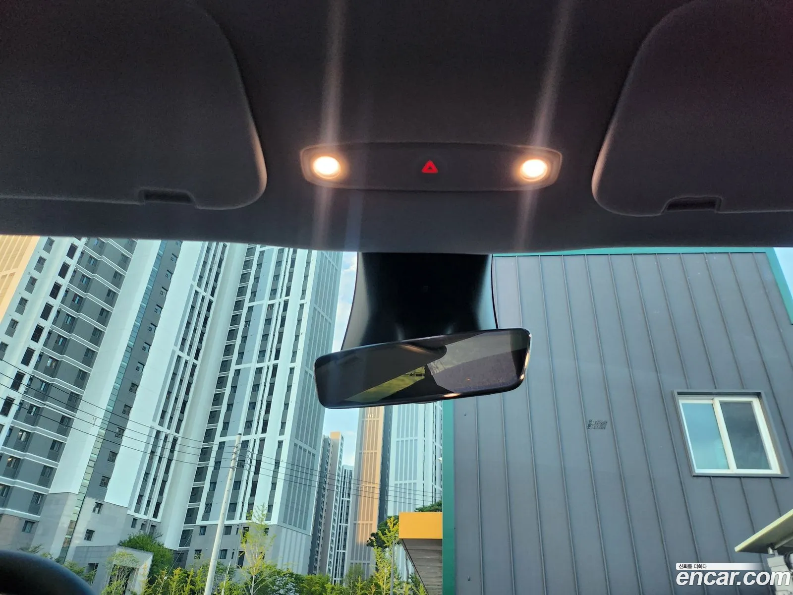 Tesla Model Y 2025 — 8