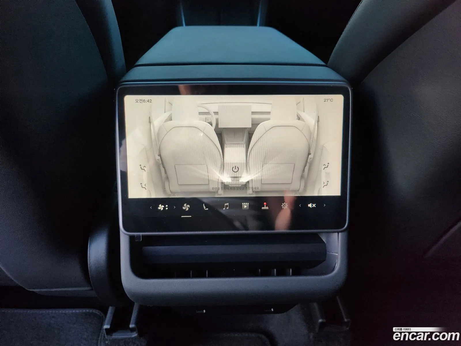 Tesla Model Y 2025 — 4