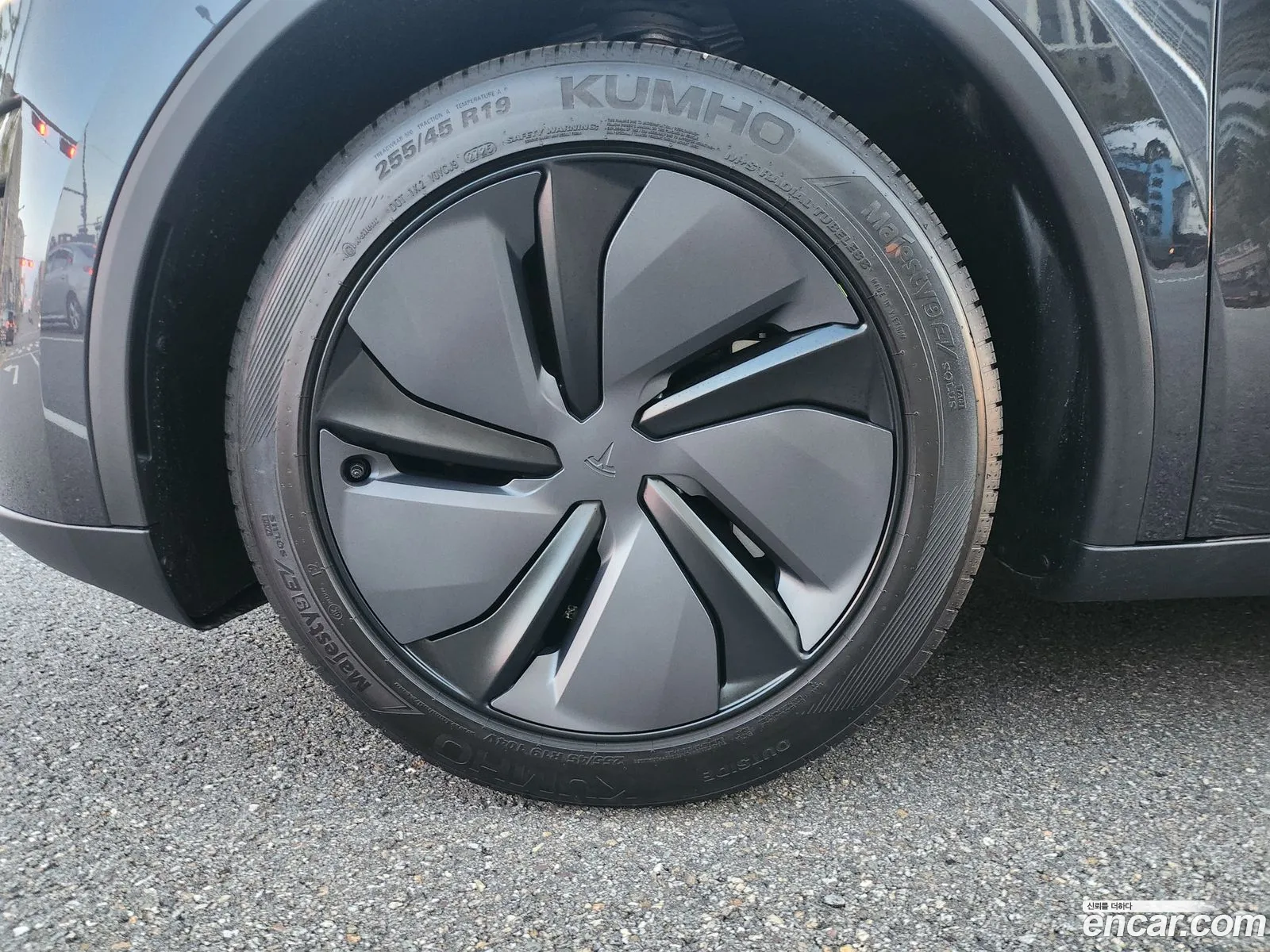 Tesla Model Y 2025 — 5