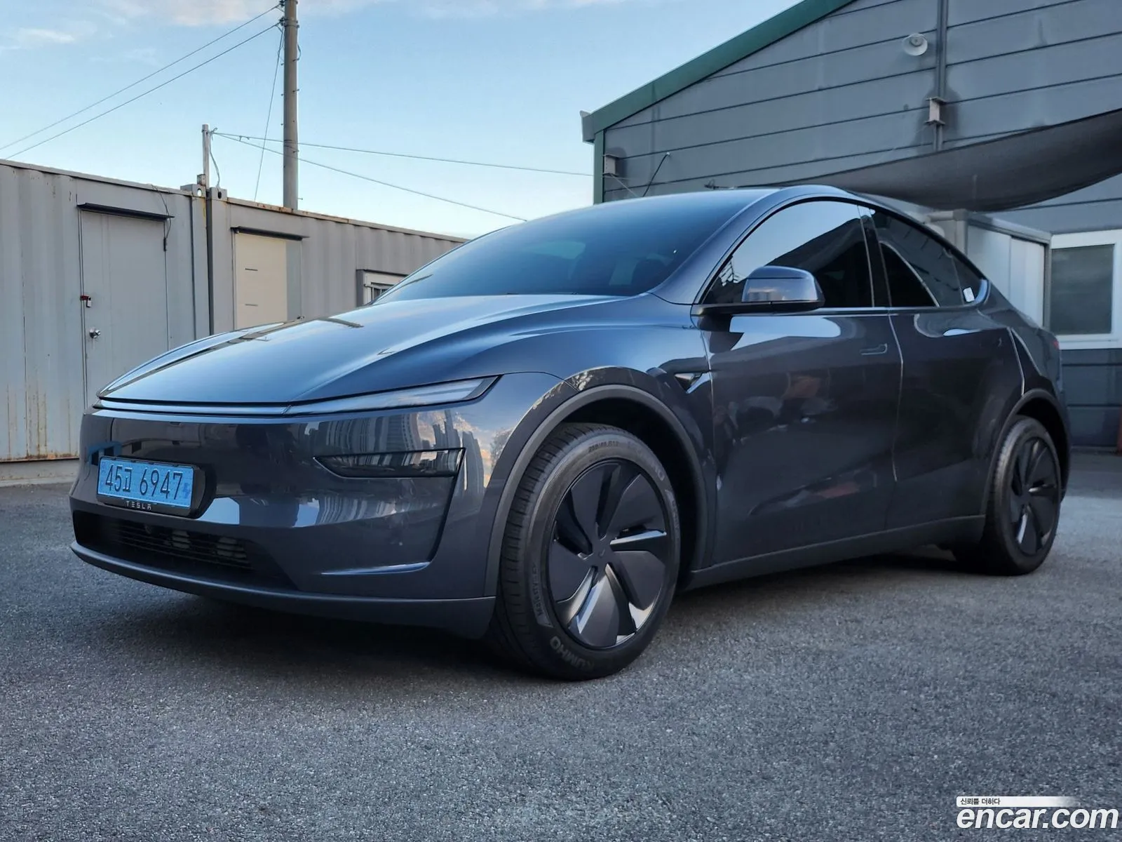 Tesla Model Y 2025 — 15