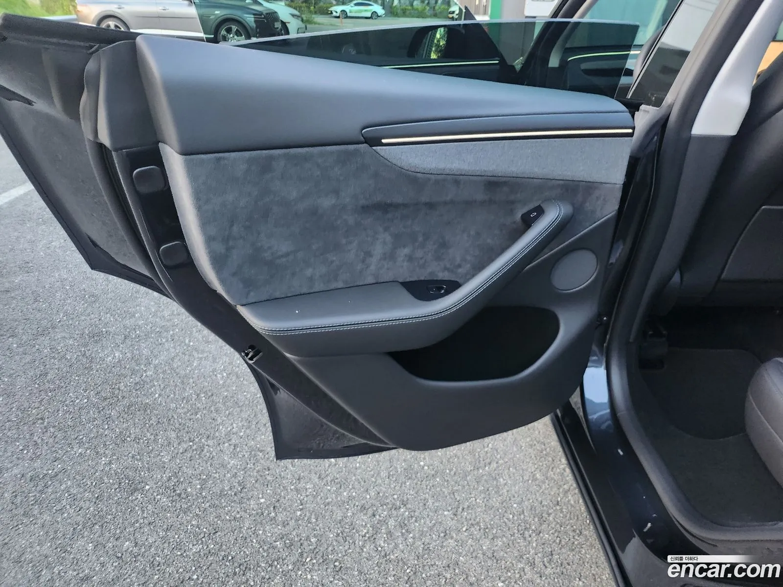 Tesla Model Y 2025 — 2