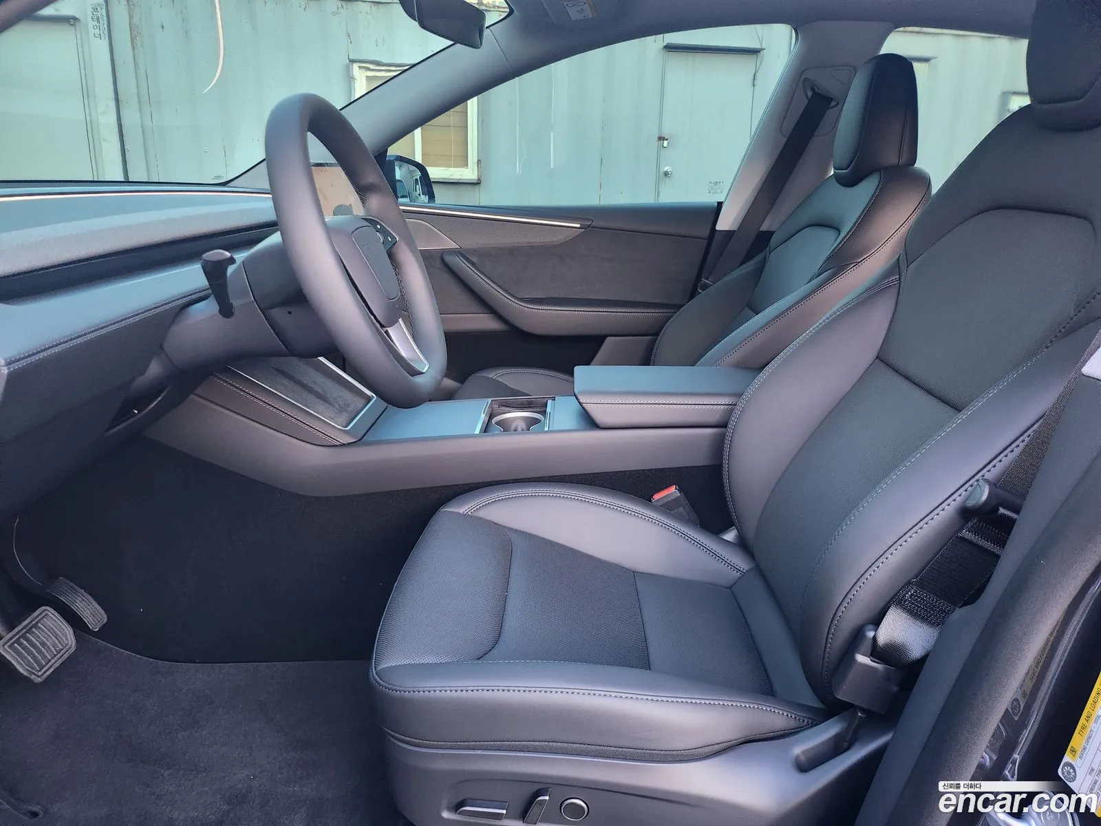 Tesla Model Y 2025 — 11