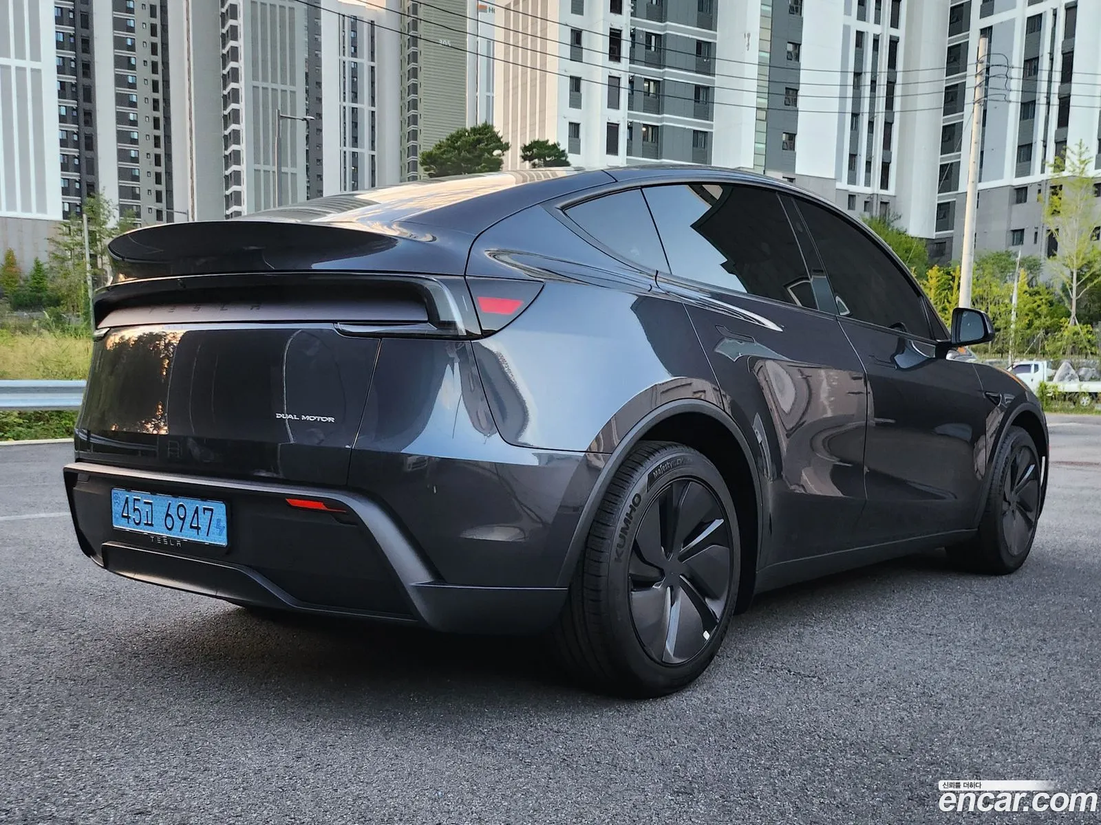 Tesla Model Y 2025 — 9