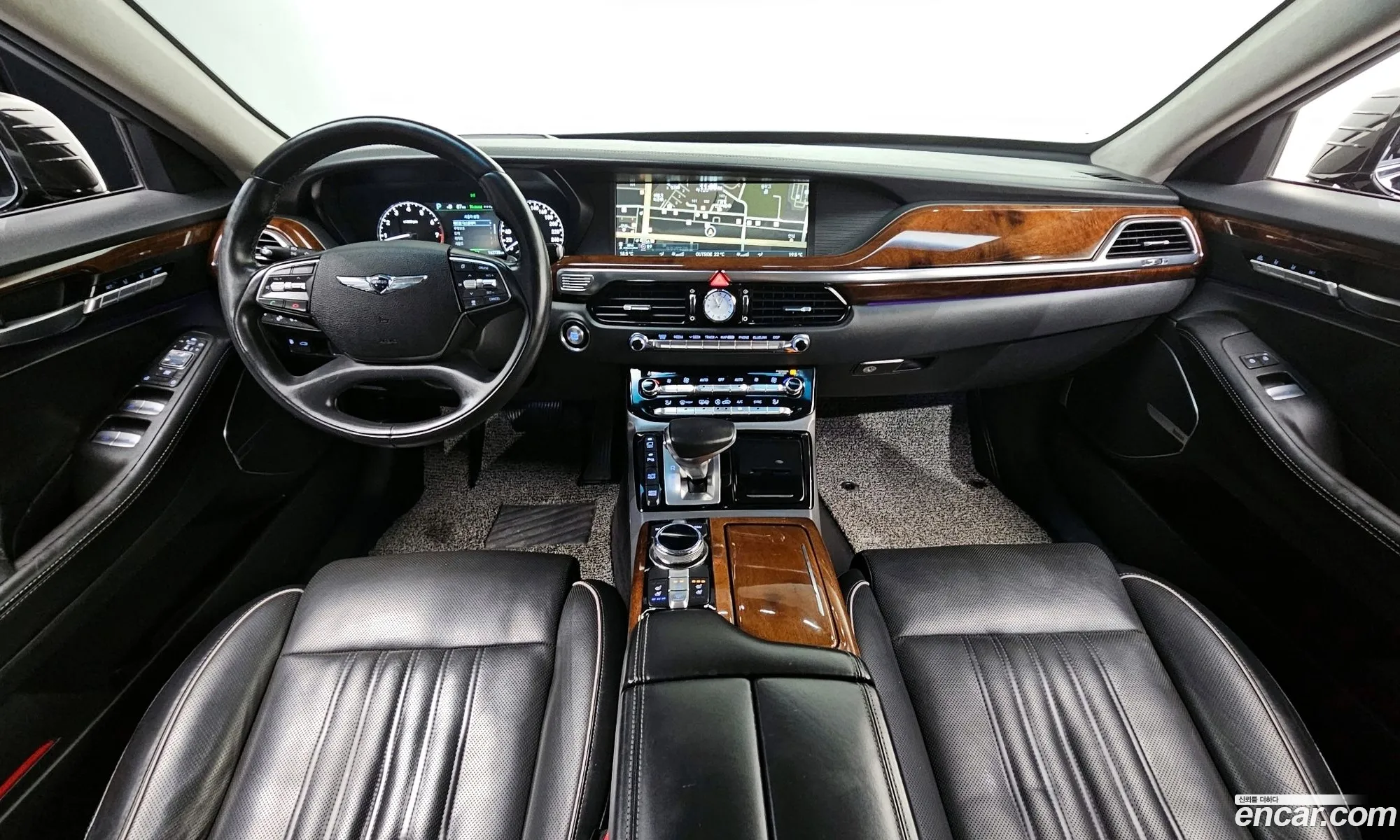Genesis EQ900 2017 — 13