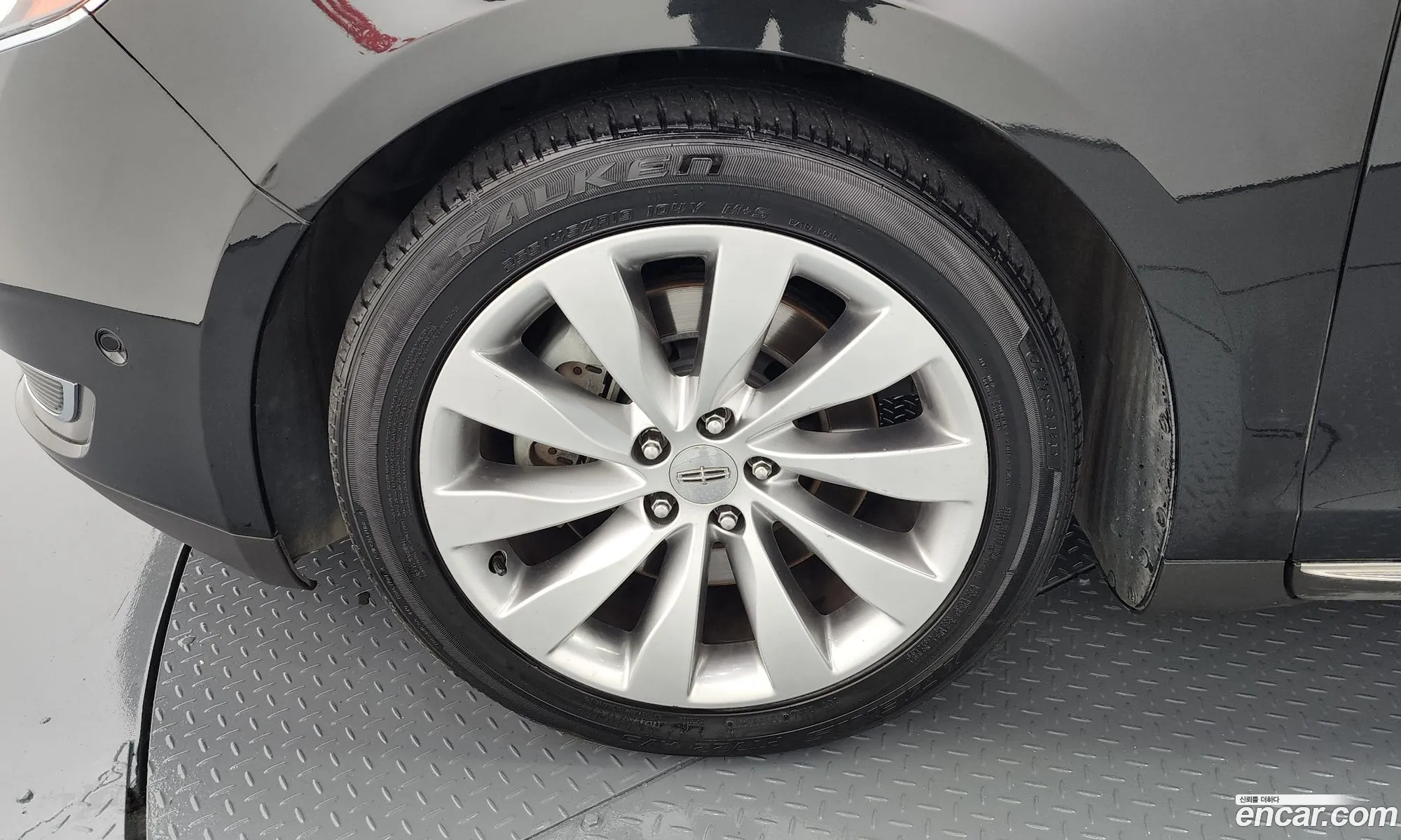 Lincoln MKS 2013 1LNHL9DK2DG615717 — 18