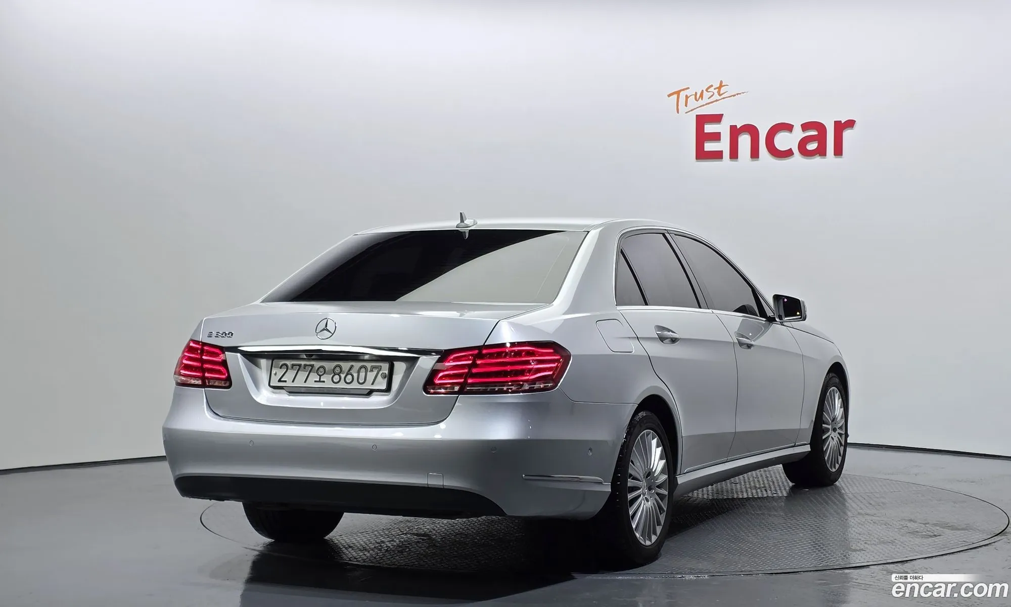 Mercedes-Benz E-Class W212 2014 WDDHF5FB9EB024631 — 5