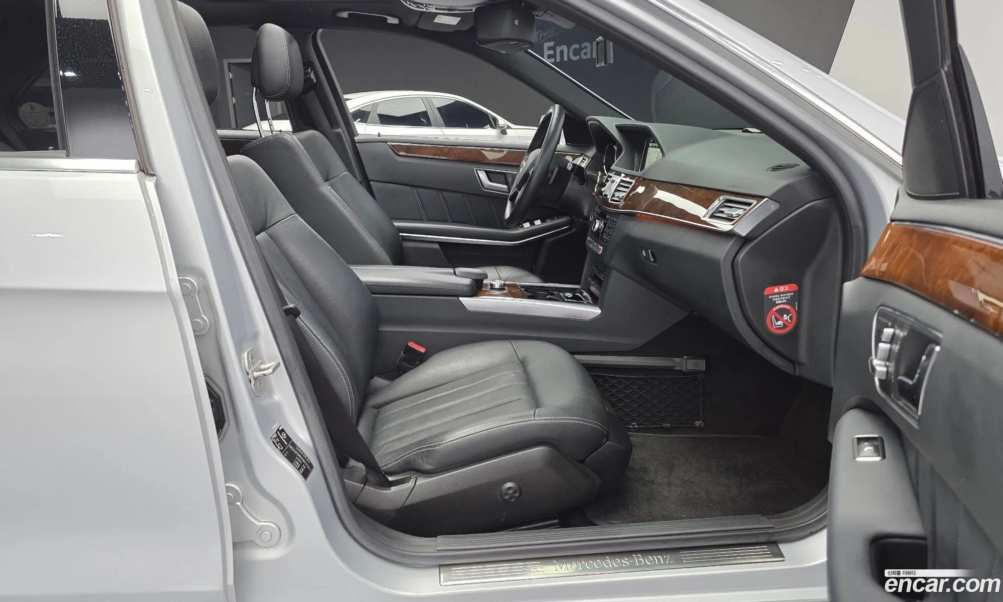 Mercedes-Benz E-Class W212 2014 WDDHF5FB9EB024631 — 13