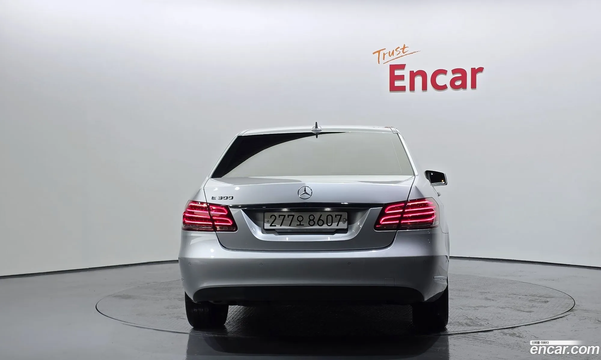 Mercedes-Benz E-Class W212 2014 WDDHF5FB9EB024631 — 18