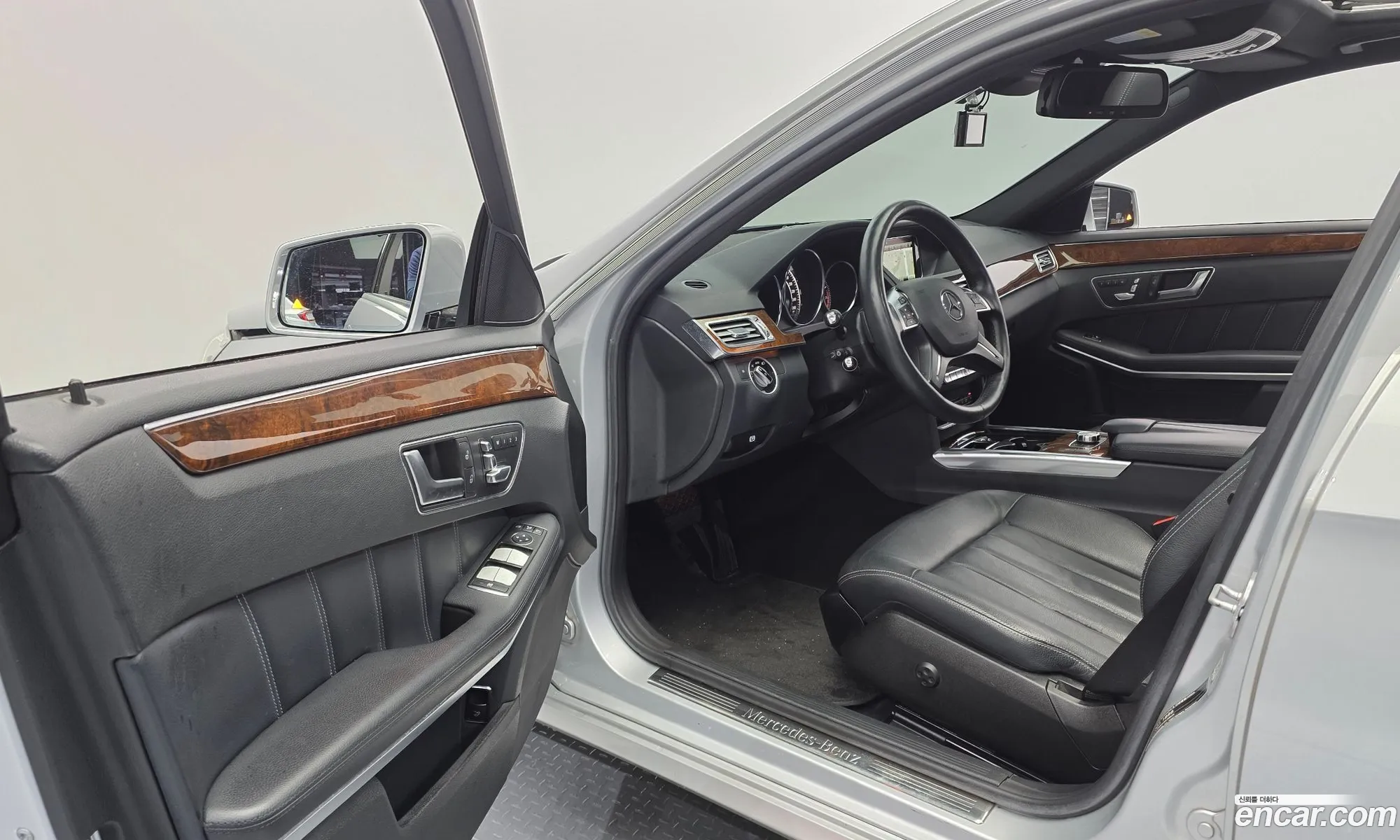 Mercedes-Benz E-Class W212 2014 WDDHF5FB9EB024631 — 10