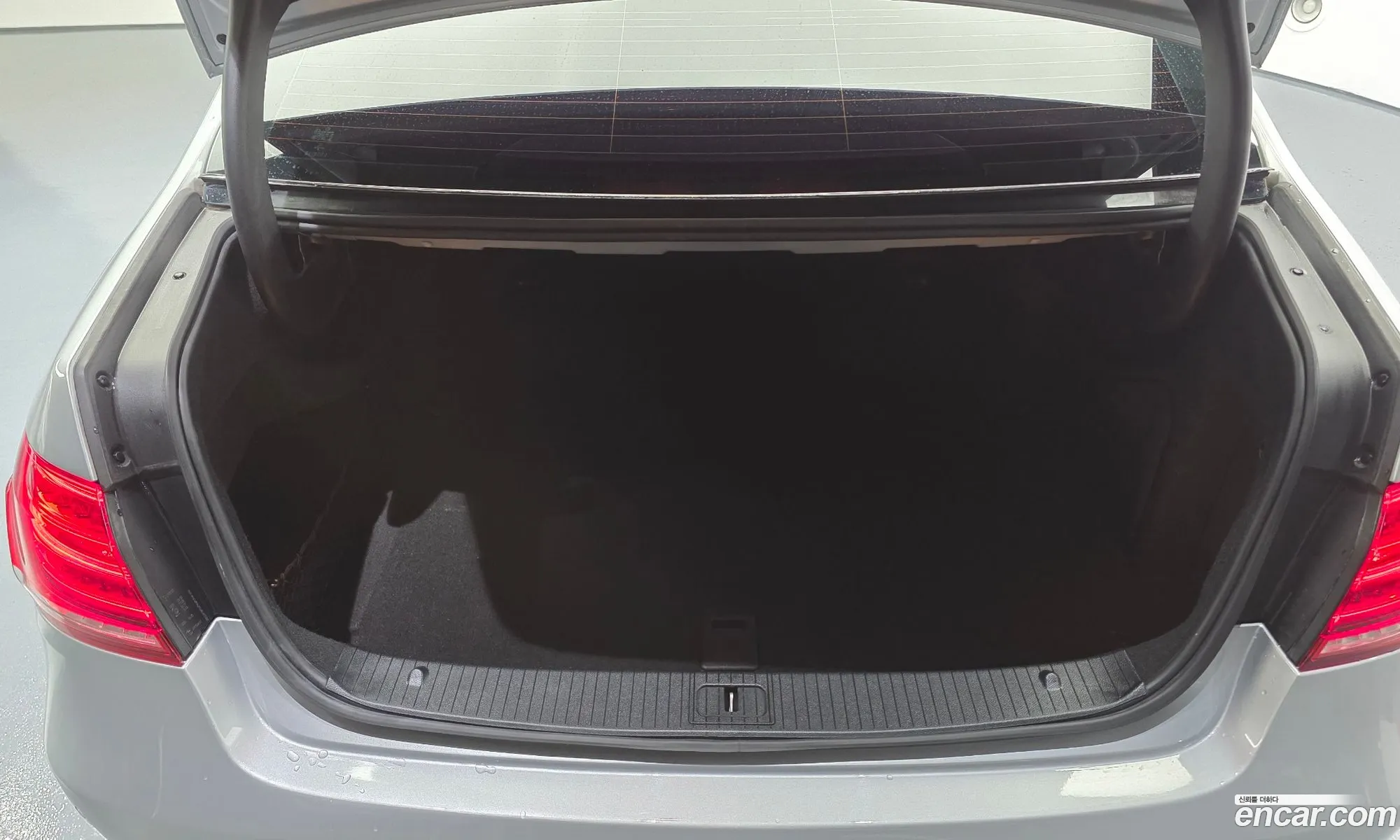 Mercedes-Benz E-Class W212 2014 WDDHF5FB9EB024631 — 9