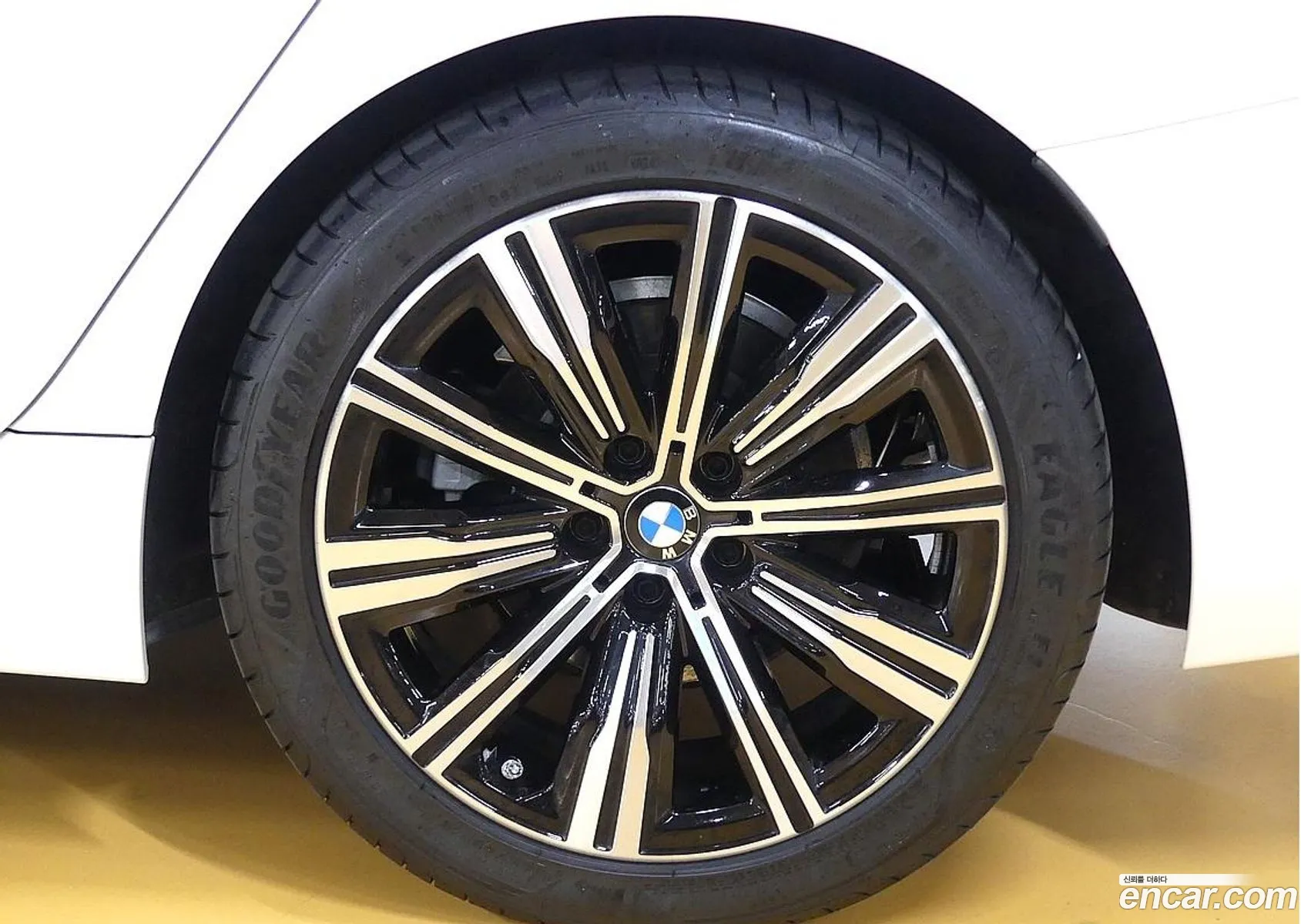 BMW 3 Series 2025 — 12