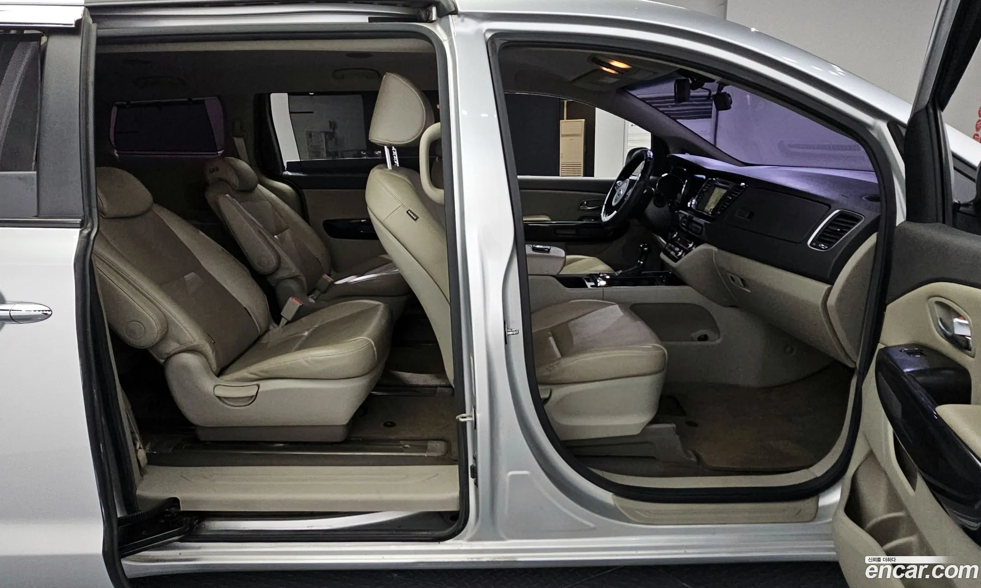 Kia Carnival 2015 — 14
