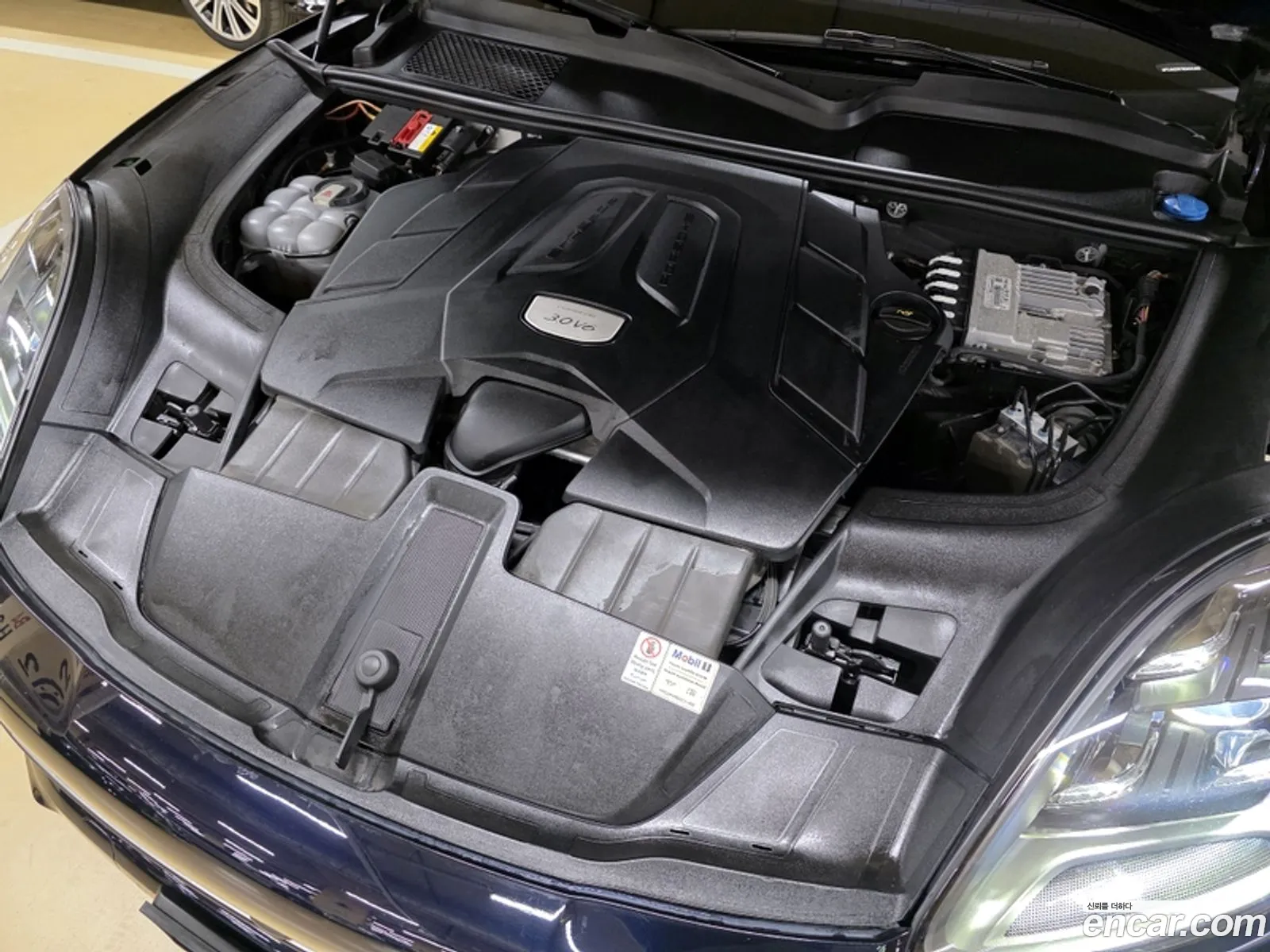 Porsche Cayenne 2019 — 19