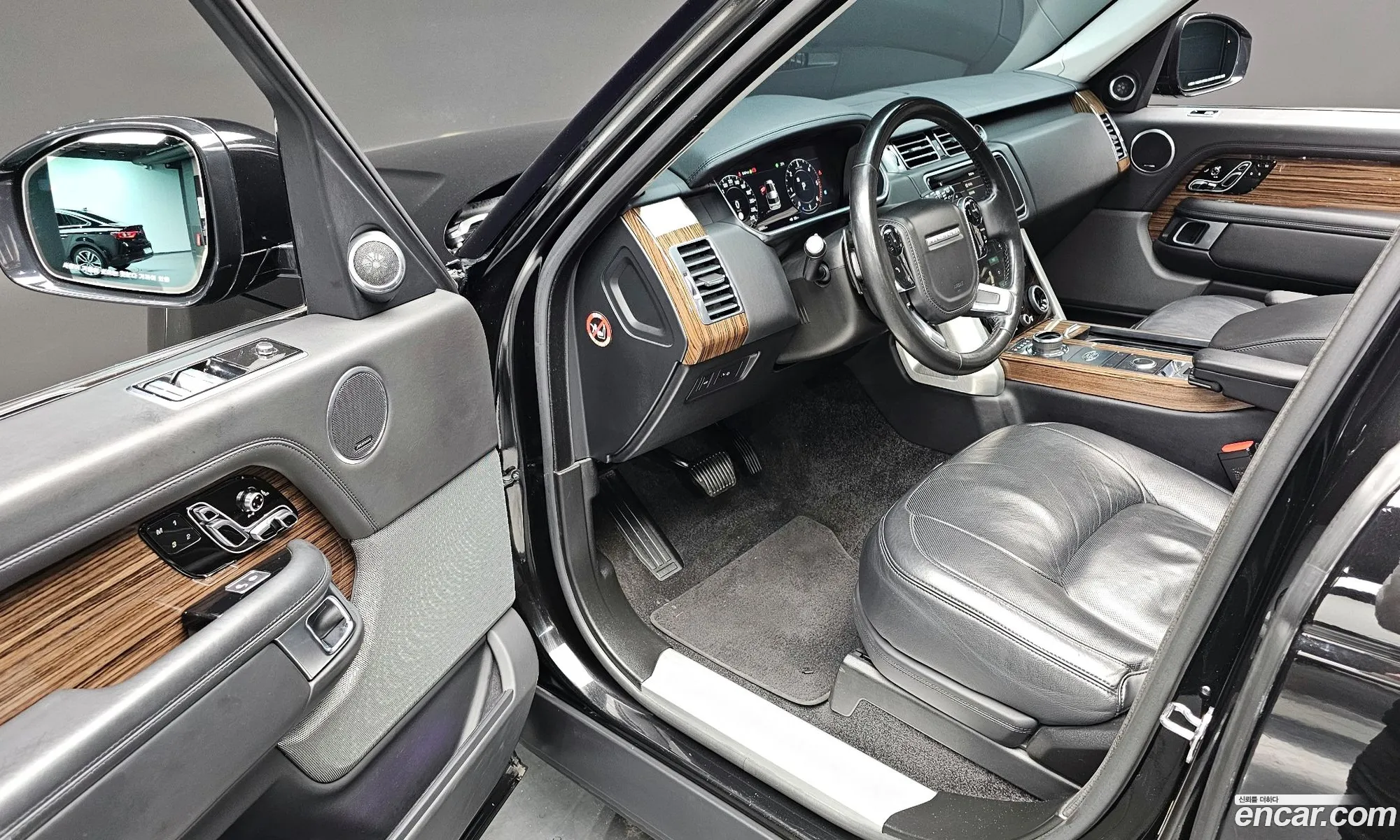 Land Rover Range Rover 2018 SALGA2BJ1JA394433 — 13
