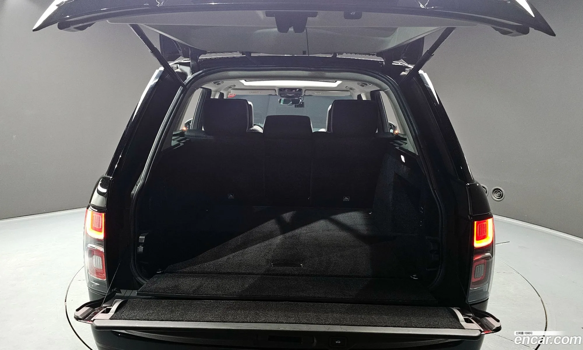 Land Rover Range Rover 2018 SALGA2BJ1JA394433 — 12