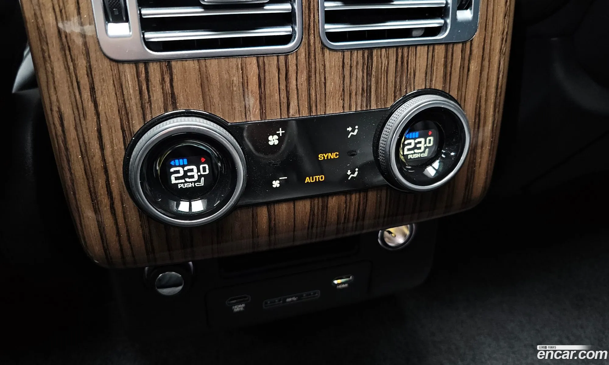 Land Rover Range Rover 2018 SALGA2BJ1JA394433 — 15