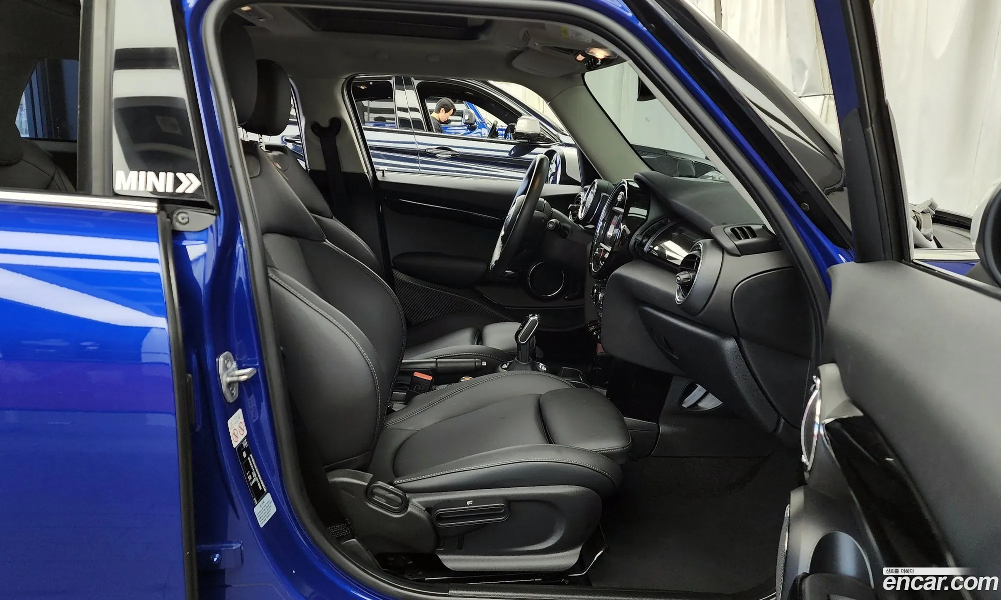 Mini Cooper 2020 — 17
