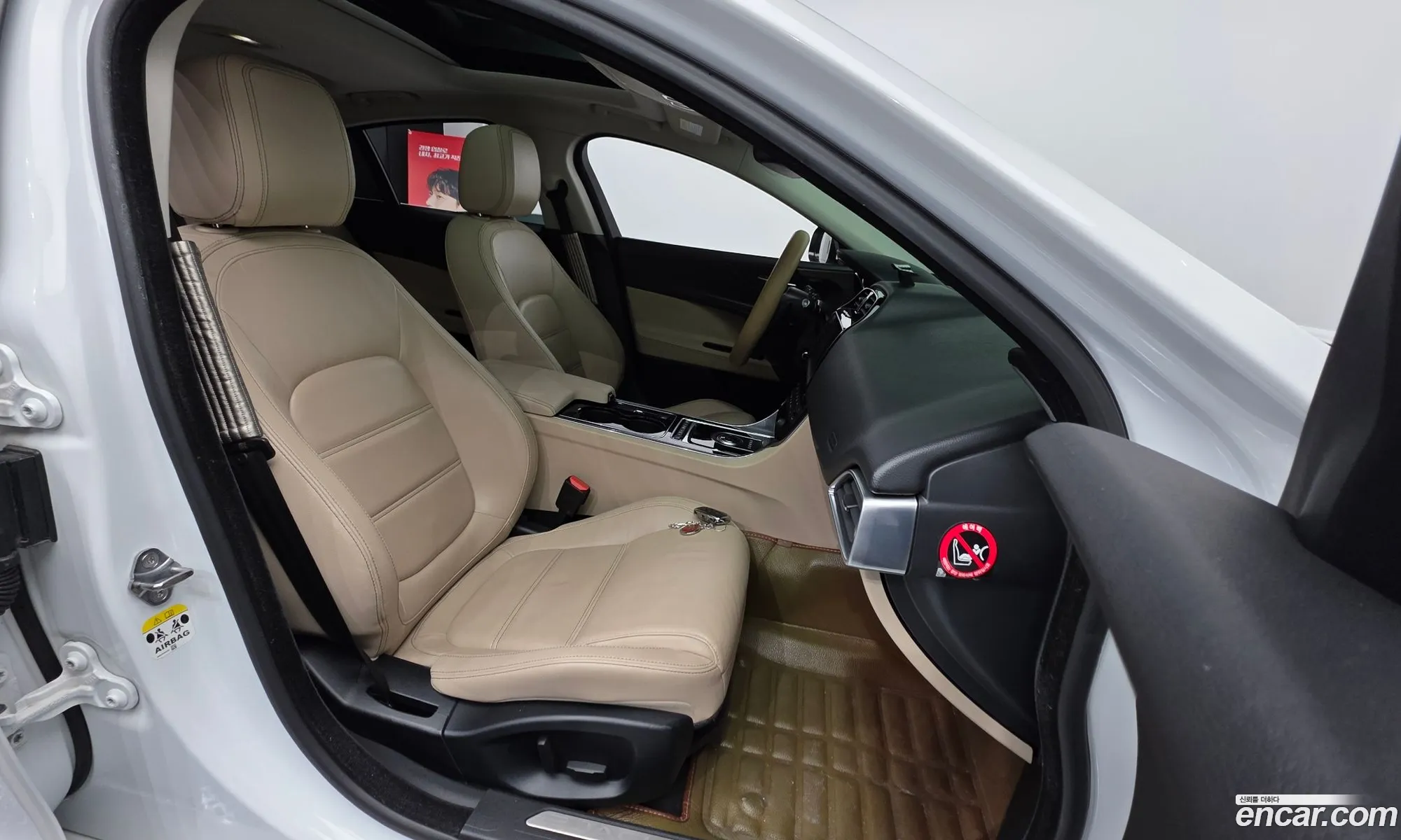 Jaguar XE 2016 SAJAB4BN3GA941141 — 12