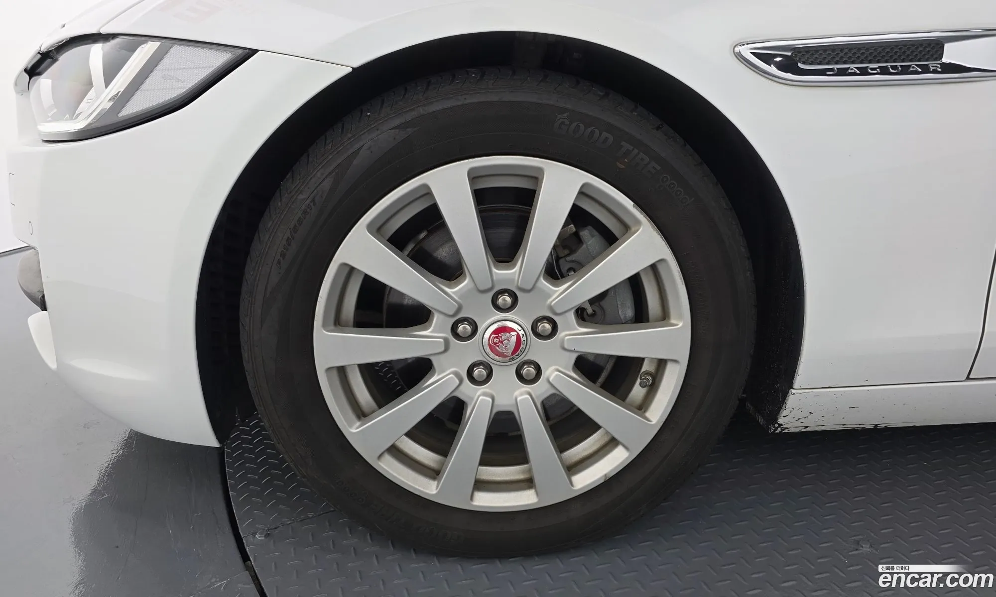 Jaguar XE 2016 SAJAB4BN3GA941141 — 15