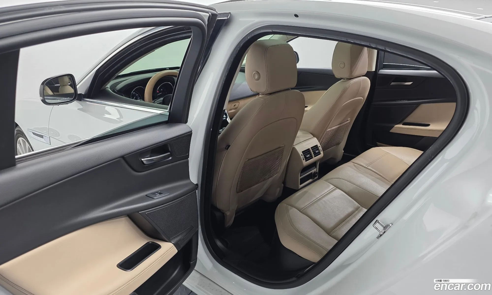 Jaguar XE 2016 SAJAB4BN3GA941141 — 2