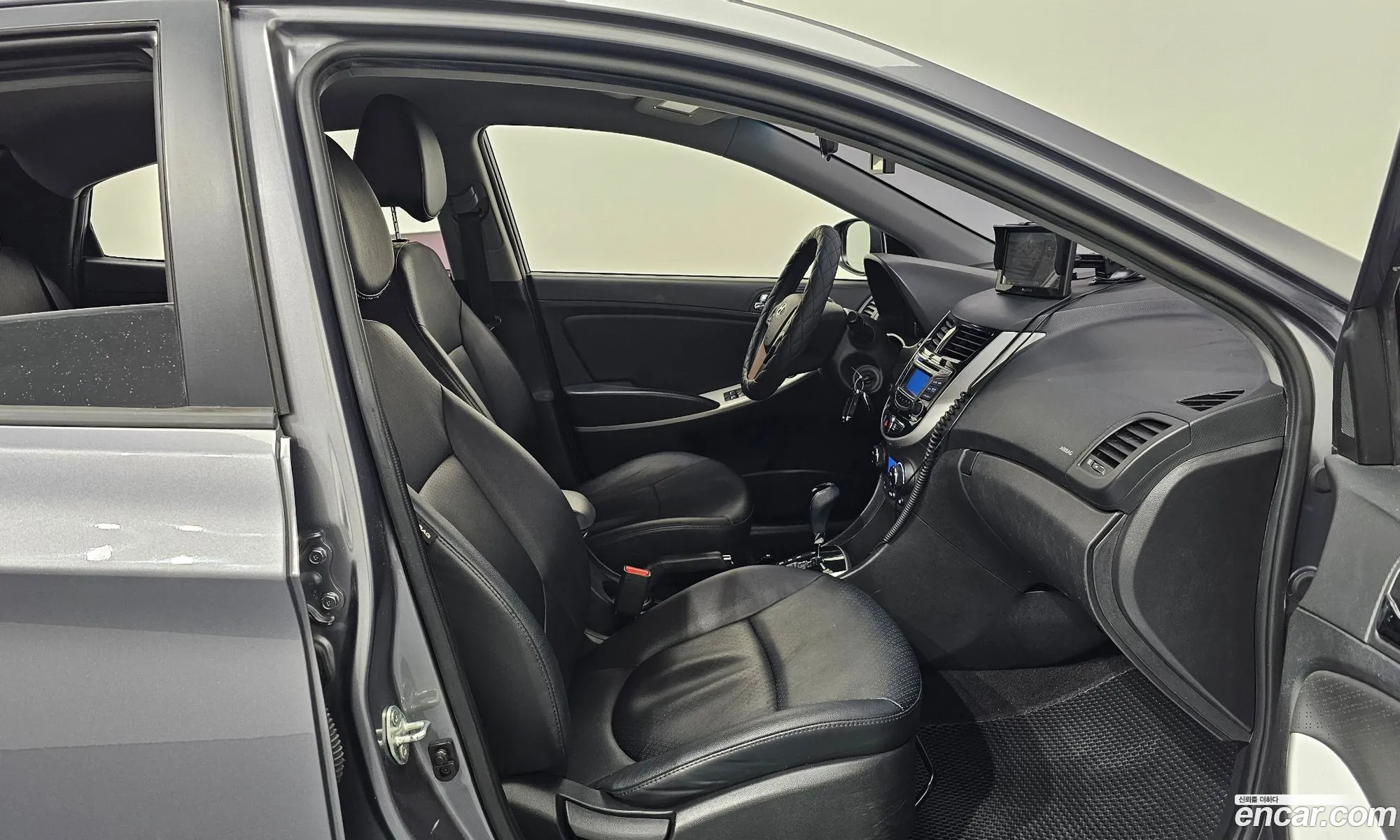 Hyundai Accent 2013 — 2
