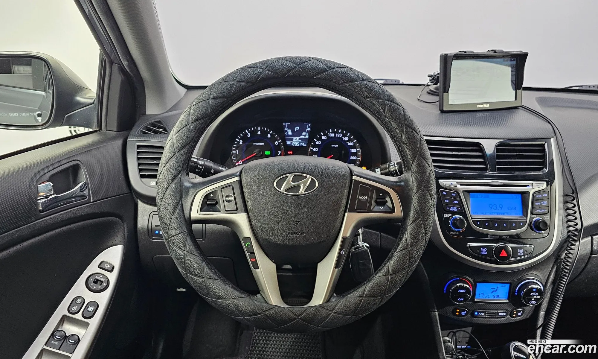 Hyundai Accent 2013 — 19