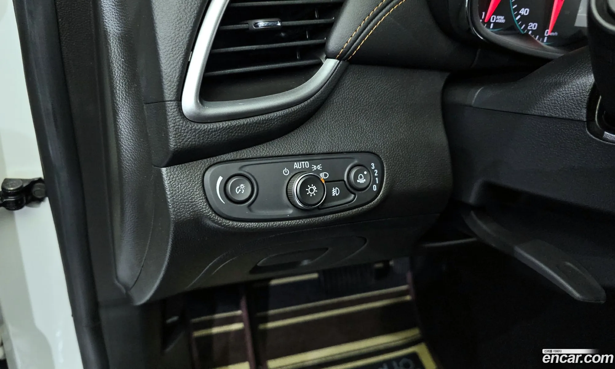 Chevrolet (GM Daewoo) Trax 2017 KLABA76BDJB586732 — 3