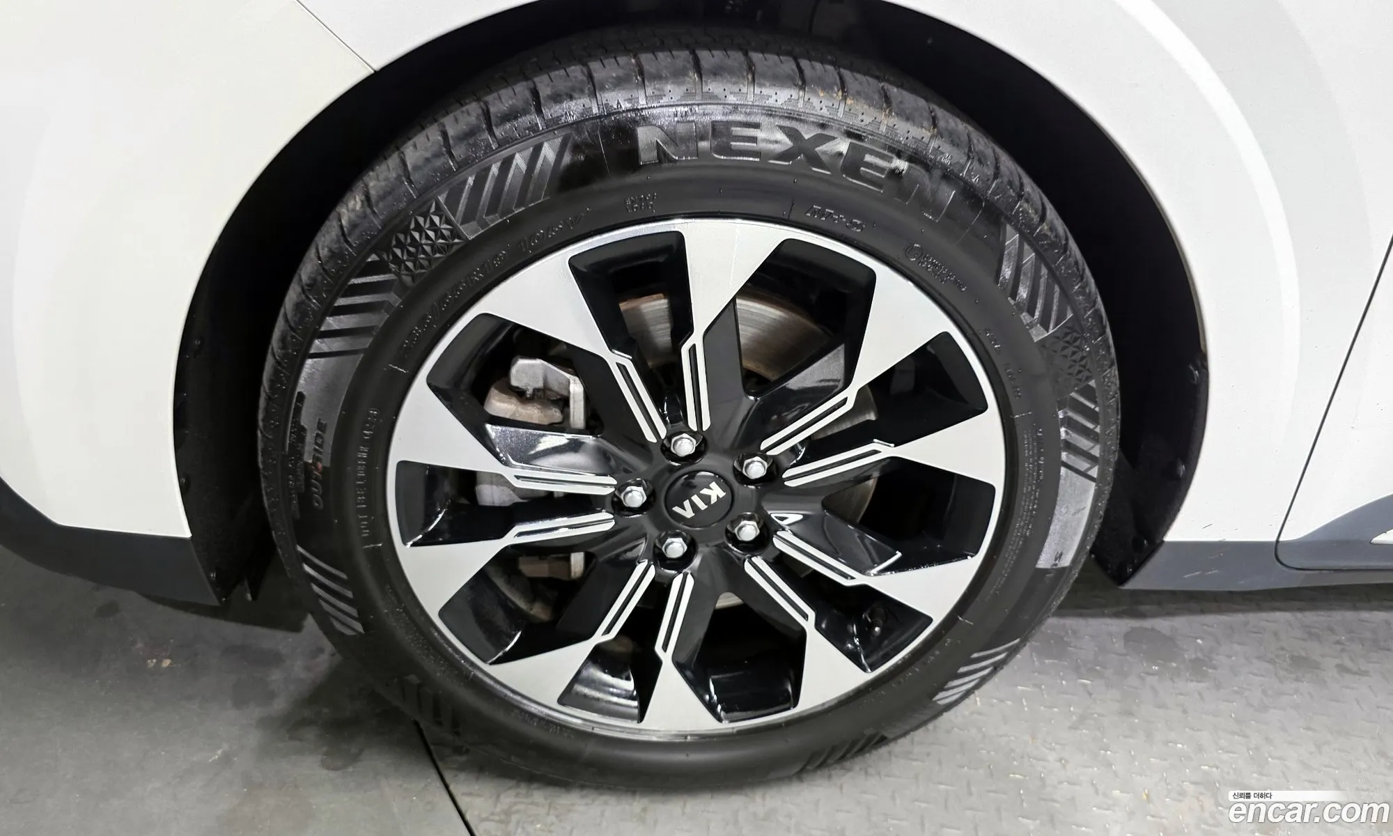 Kia Carnival 2020 KNANE81BBMS015837 — 9