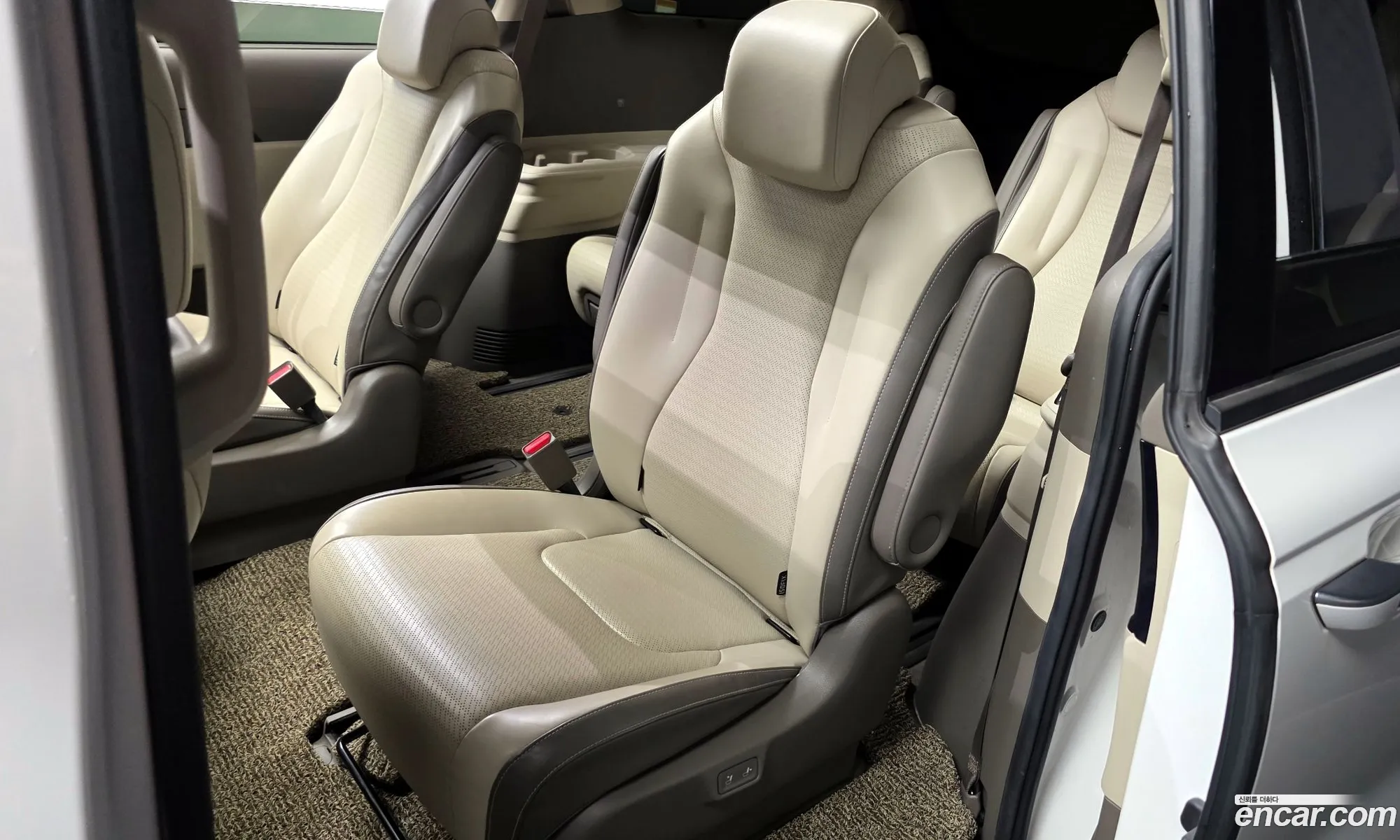 Kia Carnival 2020 KNANE81BBMS015837 — 16
