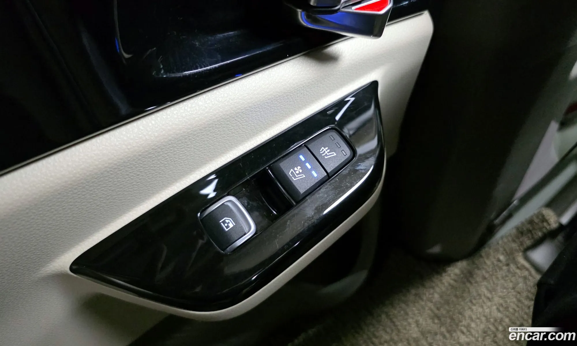 Kia Carnival 2020 KNANE81BBMS015837 — 4