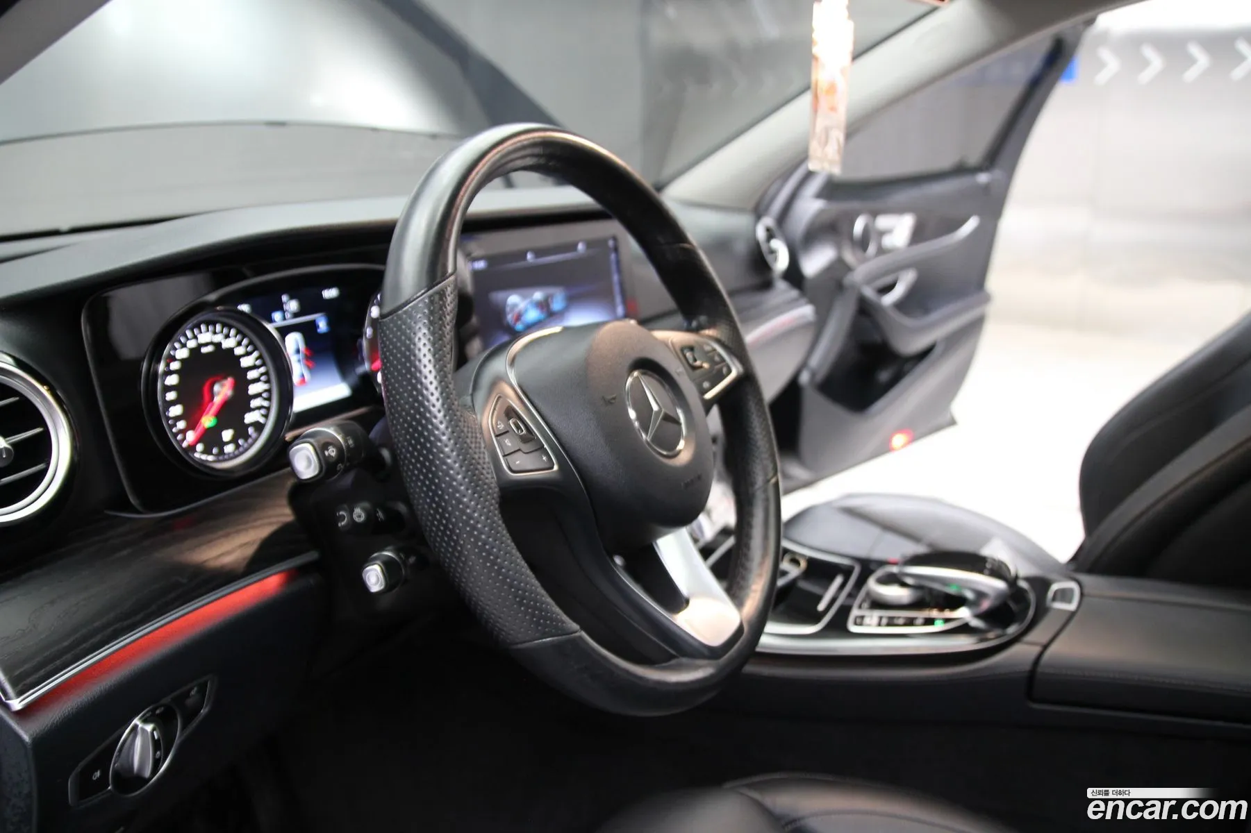 Mercedes-Benz E-Class W213 2018 — 17
