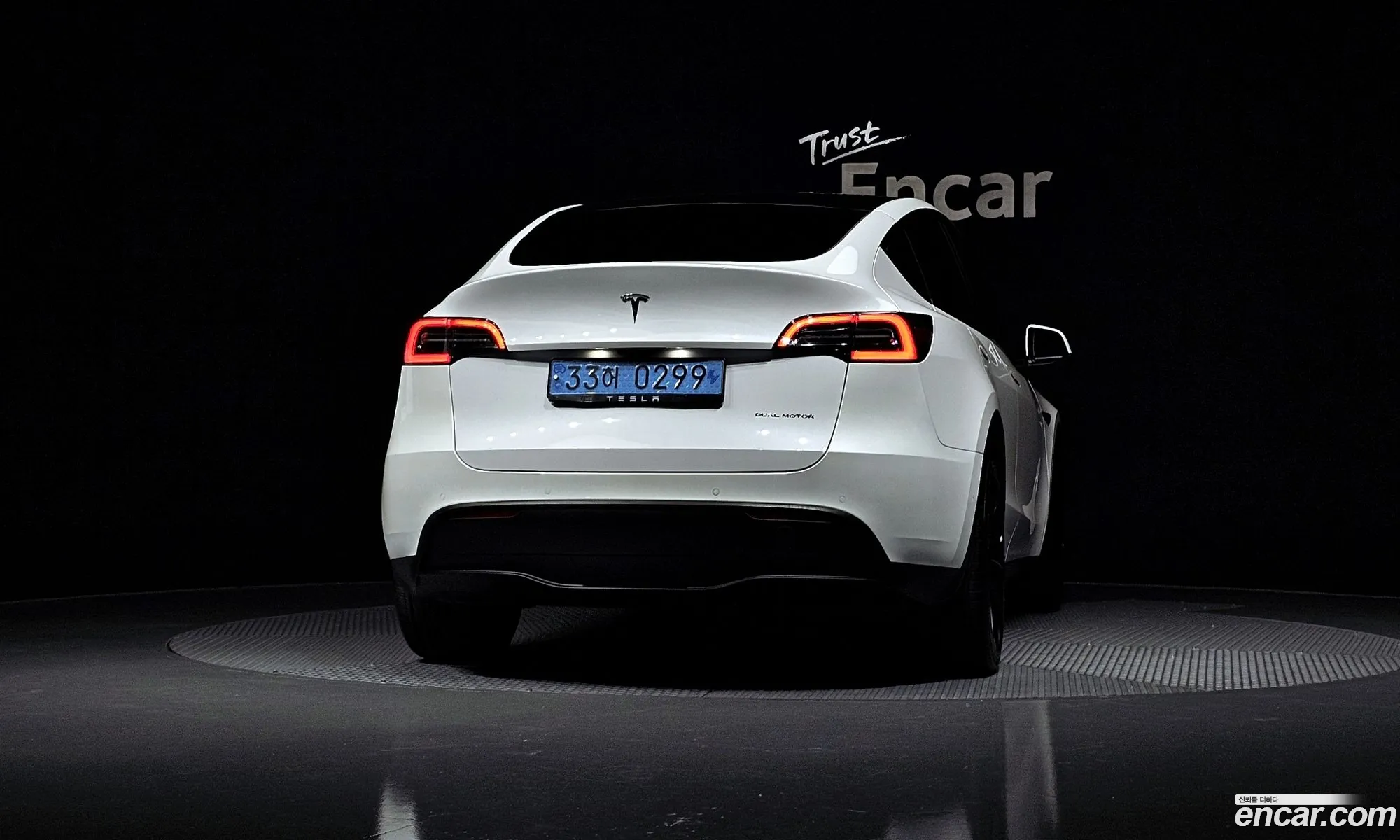 Tesla Model Y 2022 — 18