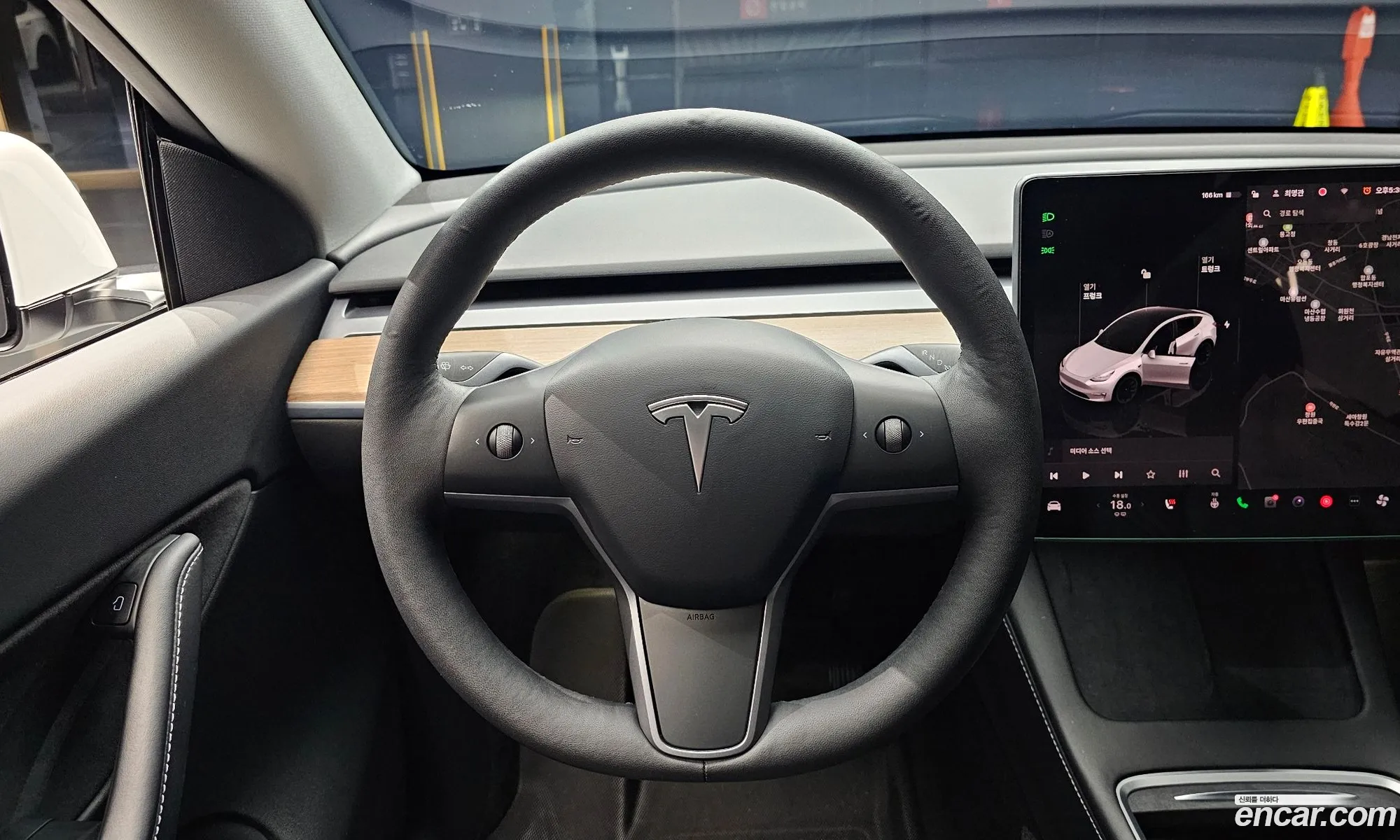 Tesla Model Y 2022 — 12
