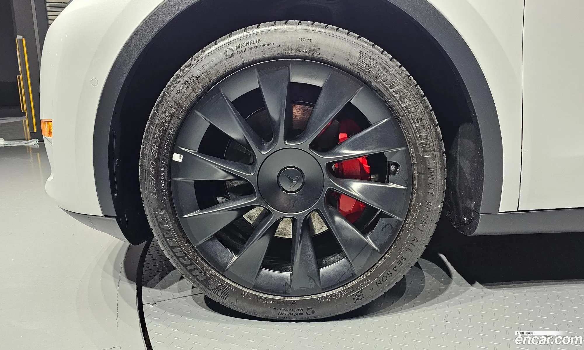 Tesla Model Y 2022 — 10