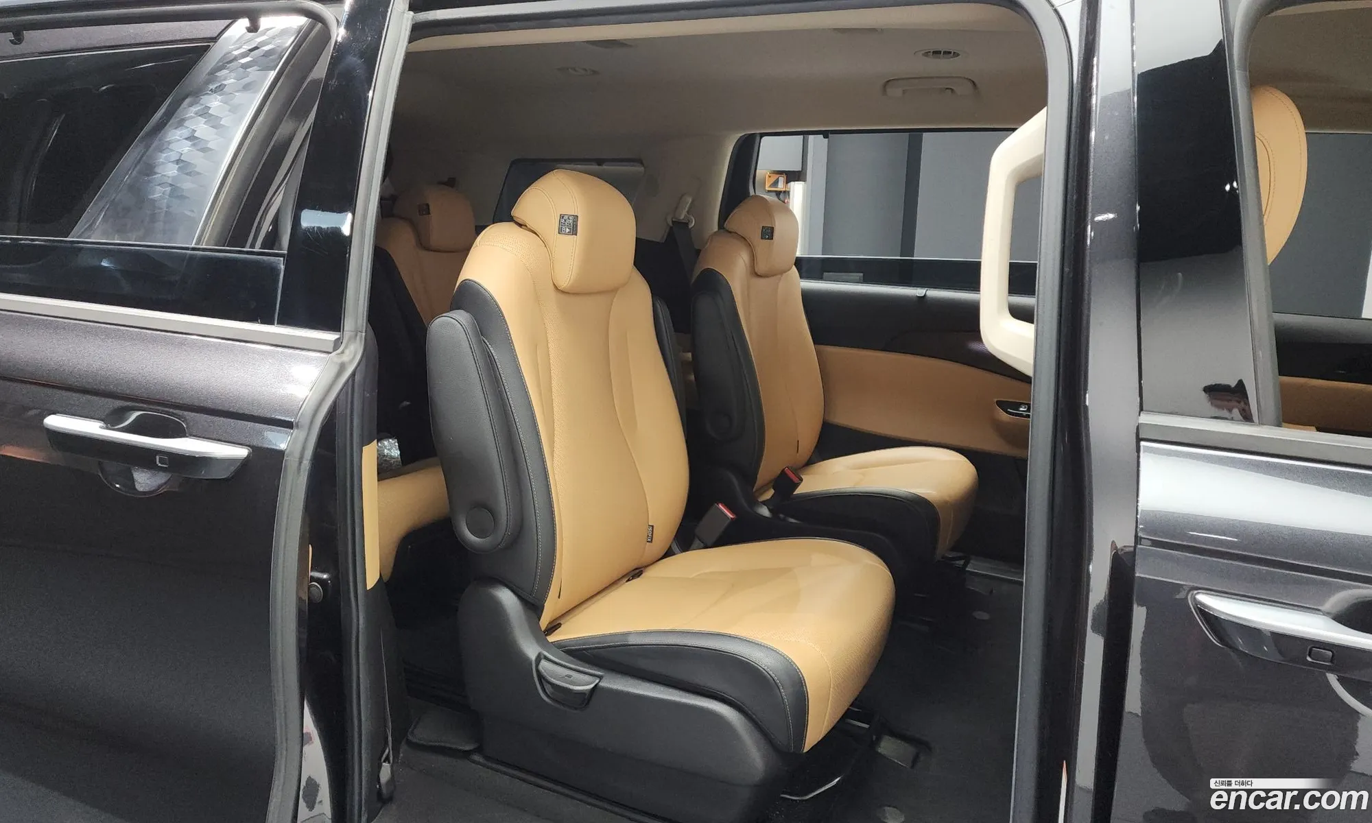 Kia Carnival 2020 KNANE81BBMS027168 — 19