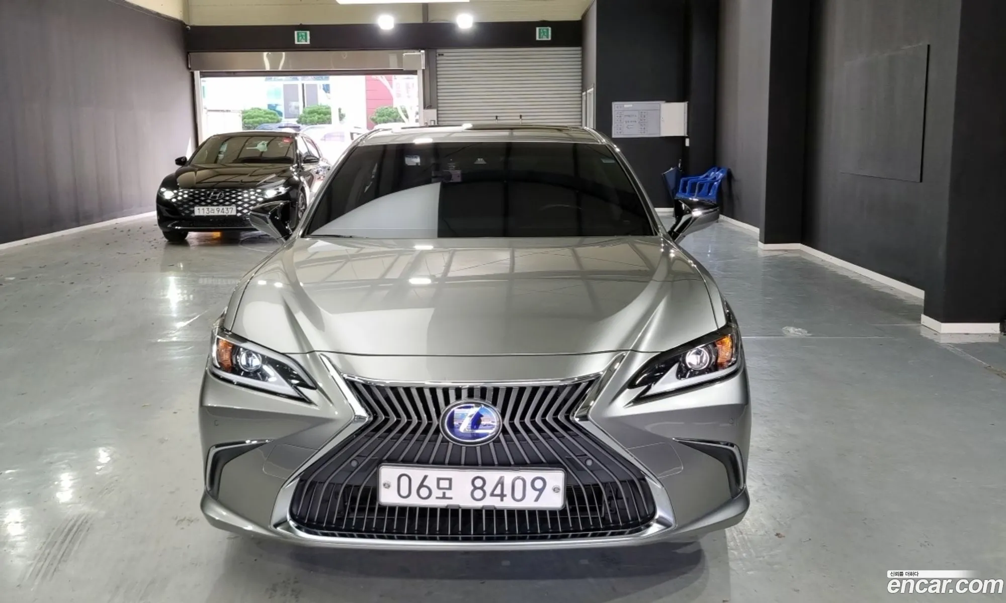 Lexus ES300h 7th Gen 2018 — 14