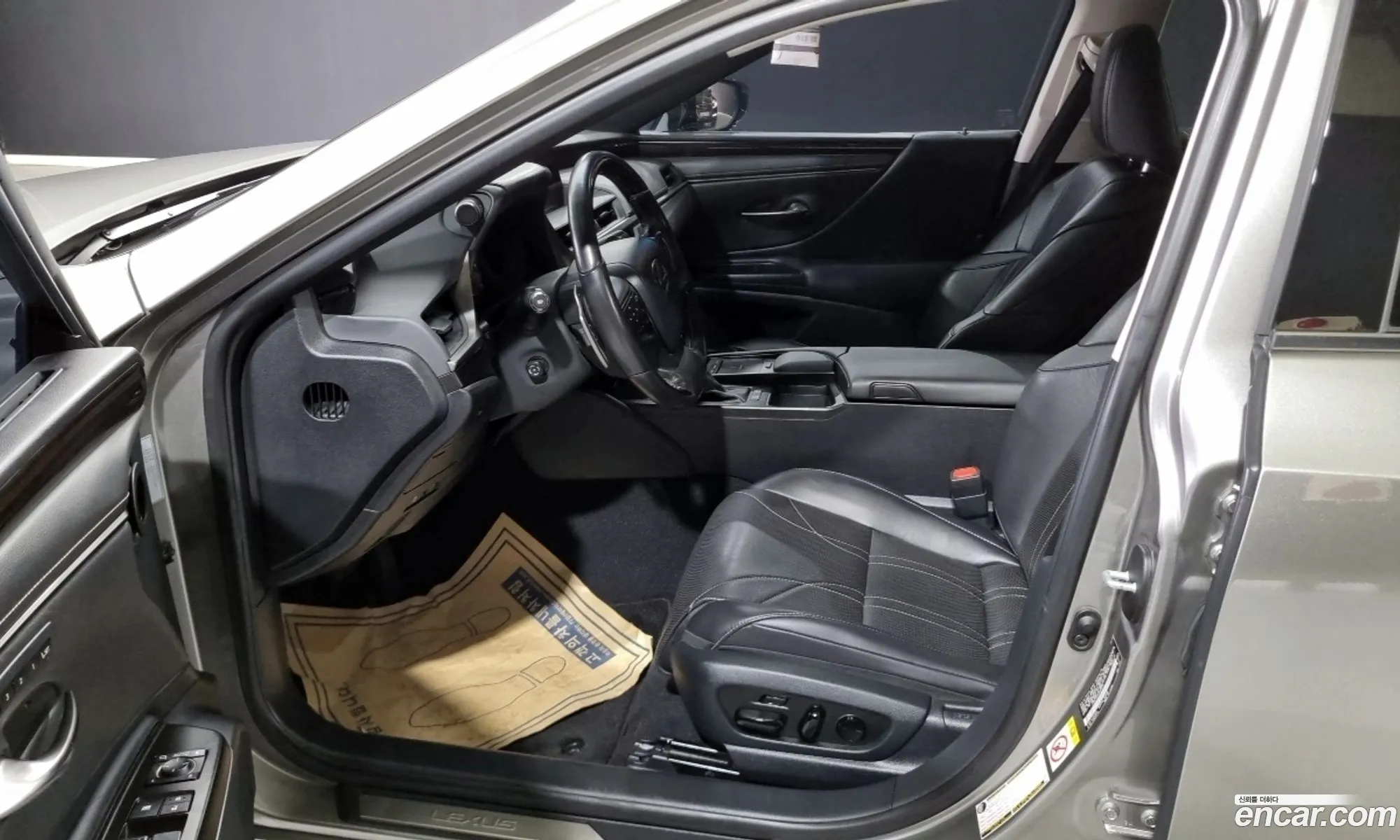 Lexus ES300h 7th Gen 2018 — 13