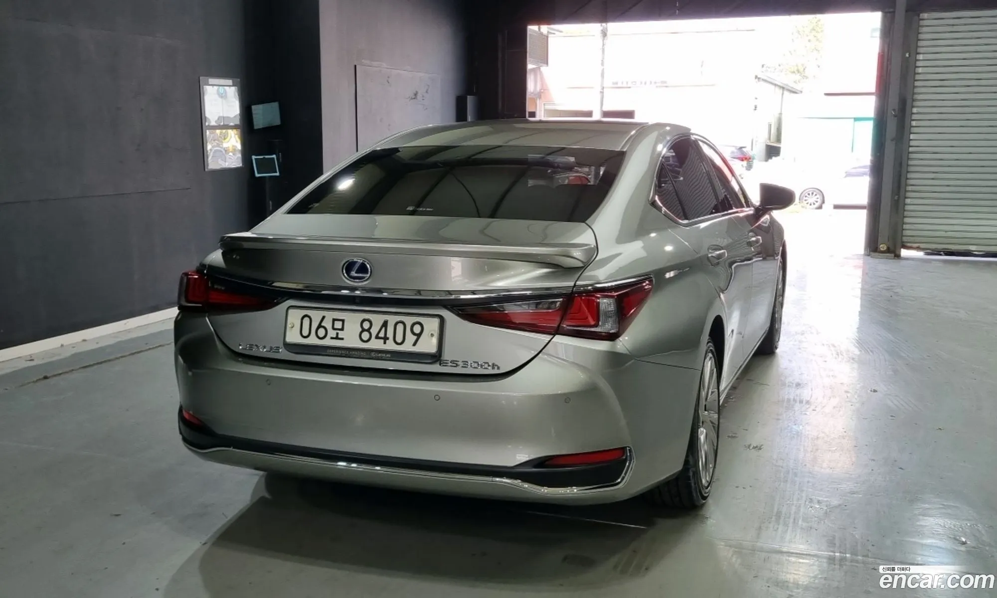 Lexus ES300h 7th Gen 2018 — 16